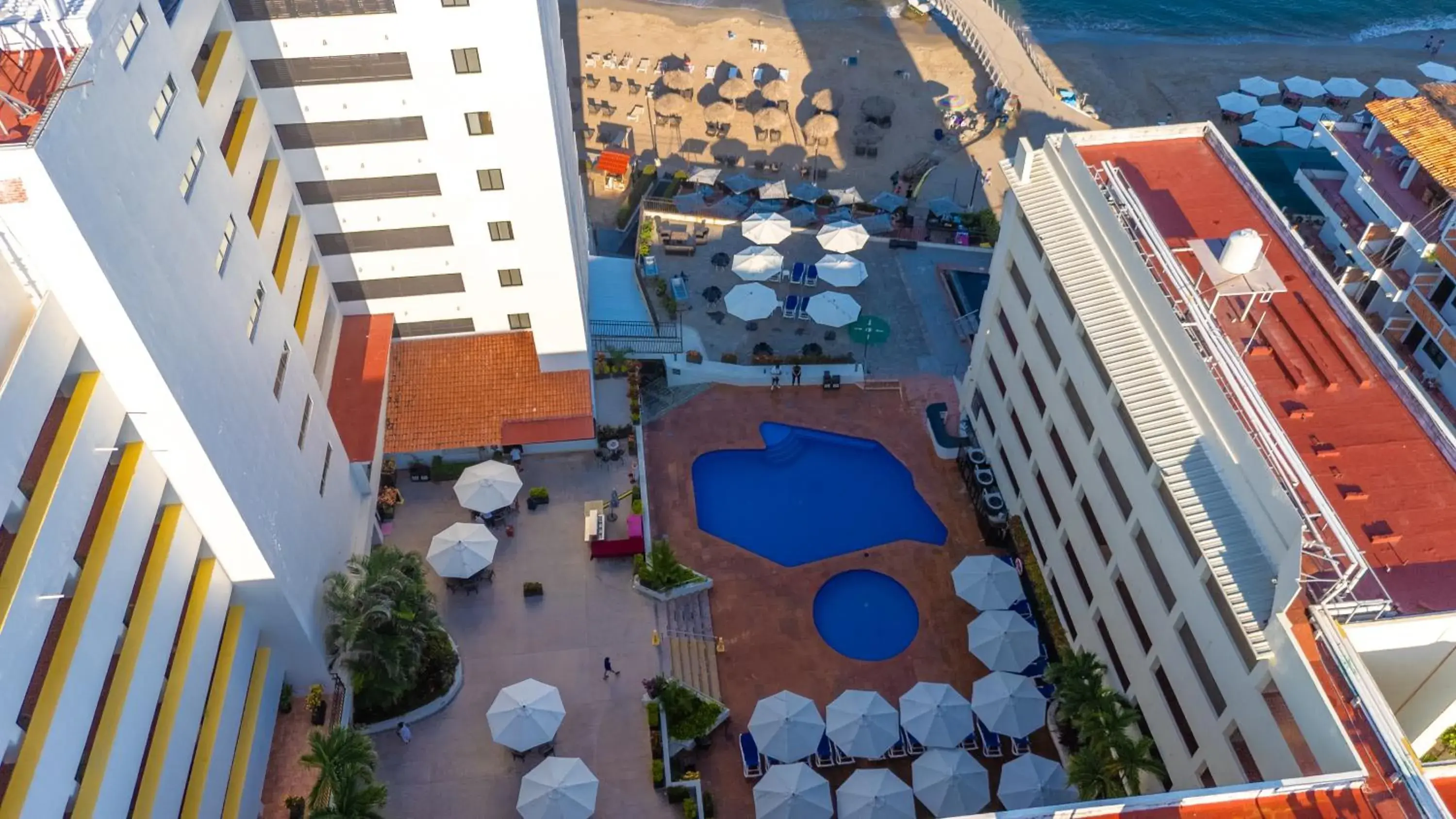 Property building in Hotel Delfín Vista Pier Beach Front Property building in Hotel Delfín Vista Pier Beach Front