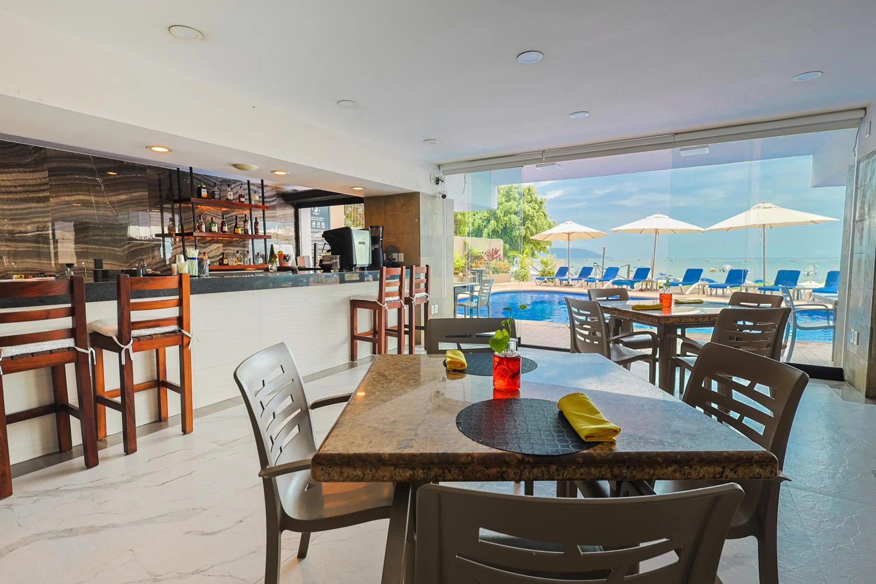 Restaurant/places to eat in Hotel Delfín Vista Pier Beach Front