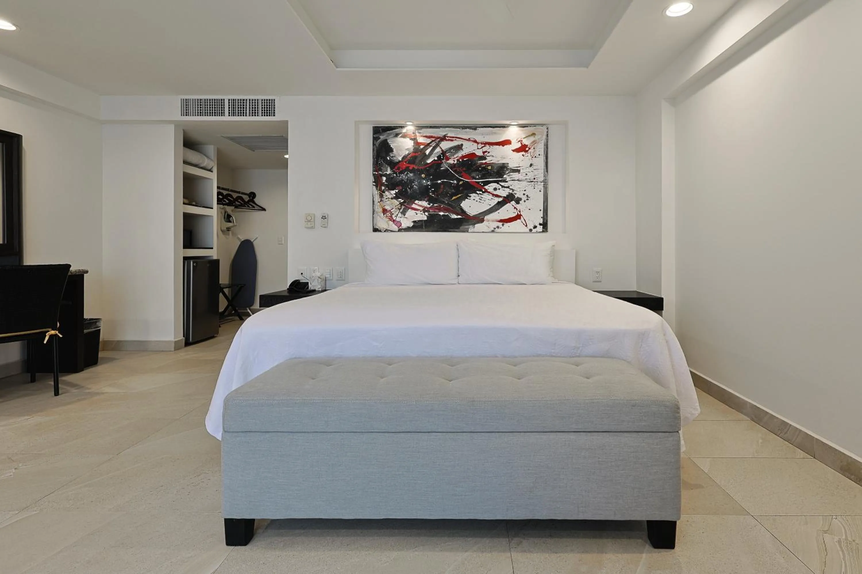 Bedroom, Bed in Hotel Delfín Vista Pier Beach Front