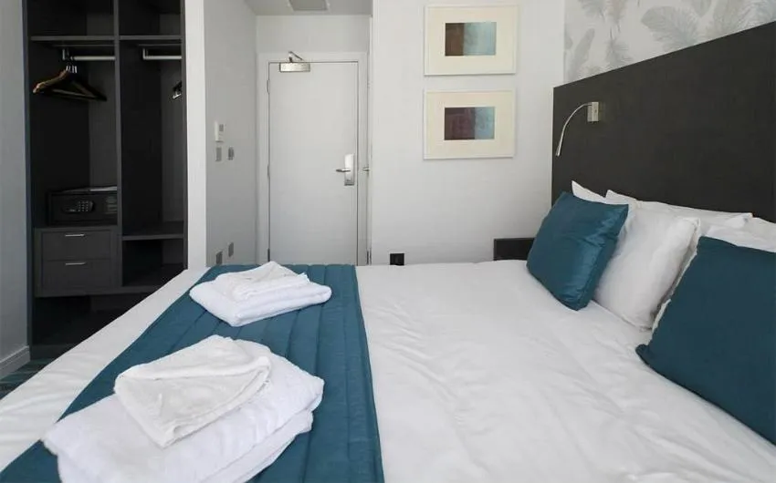 Photo of the whole room, Bed in K Hotel Kensington