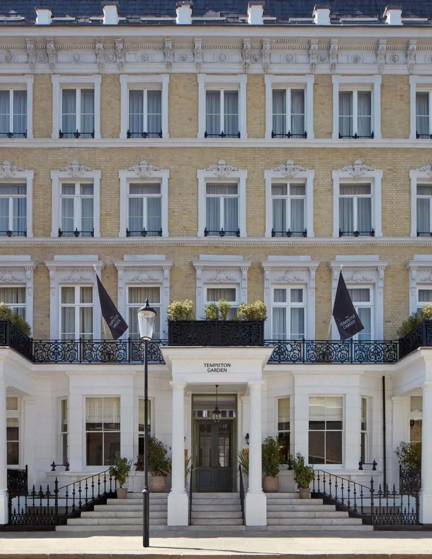 Facade/entrance in Miiro Templeton Garden Facade/entrance in Miiro Templeton Garden