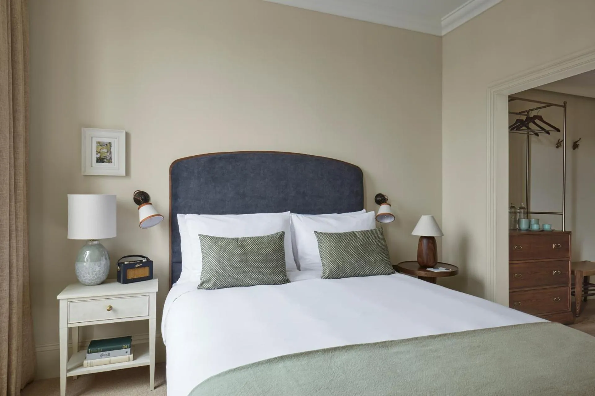 Photo of the whole room, Bed in Miiro Templeton Garden