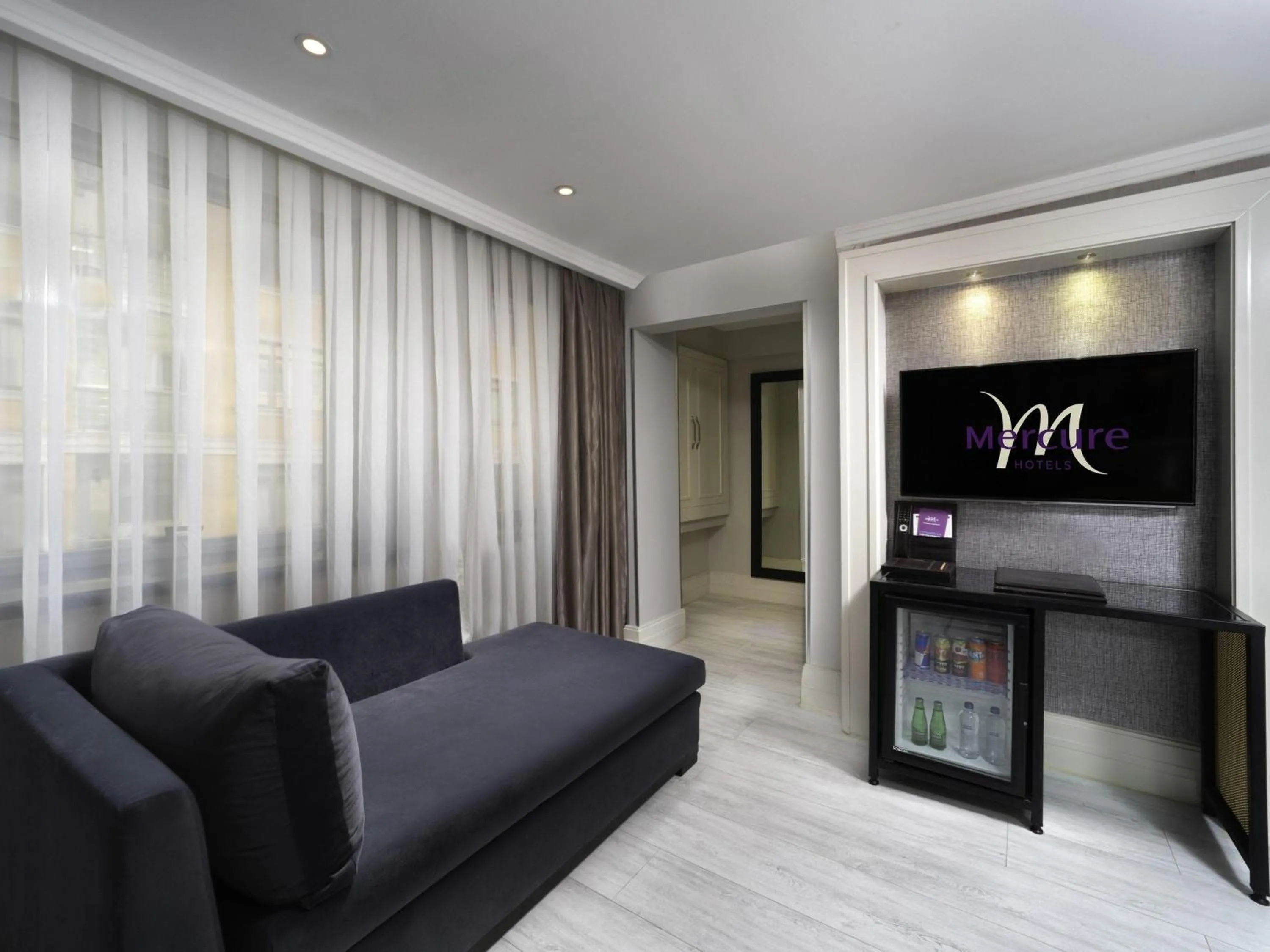 Bedroom in Mercure Istanbul Bomonti