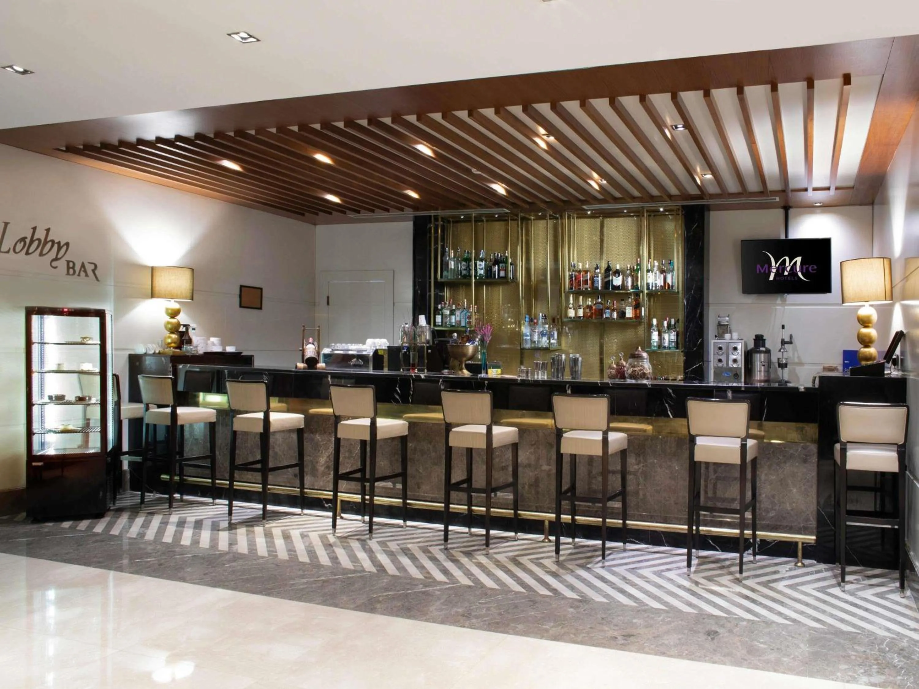Lounge or bar in Mercure Istanbul Bomonti