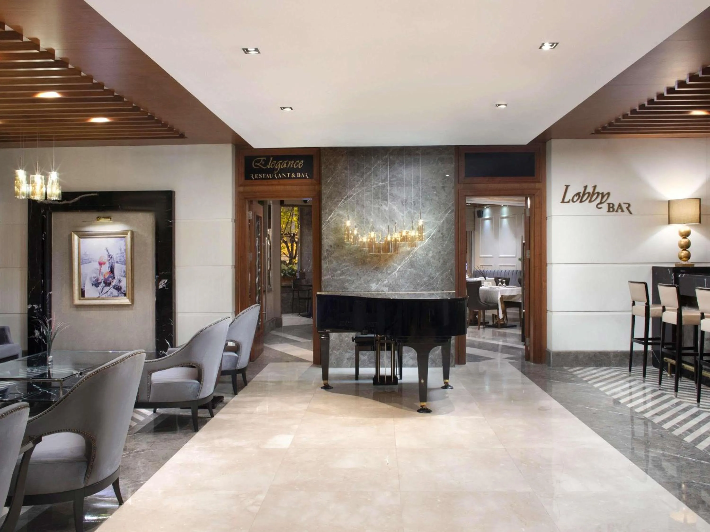 Lounge or bar in Mercure Istanbul Bomonti