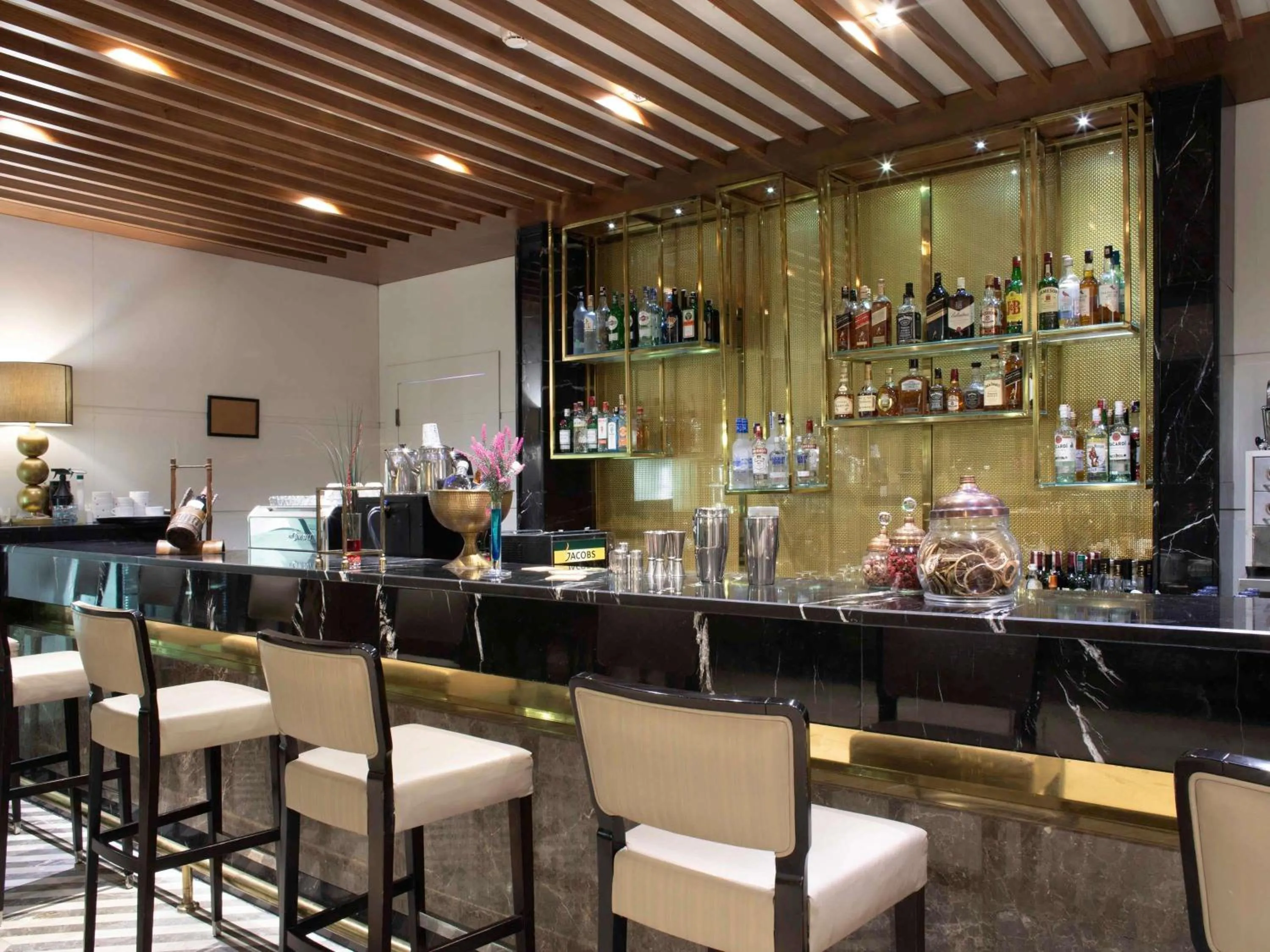 Lounge or bar in Mercure Istanbul Bomonti