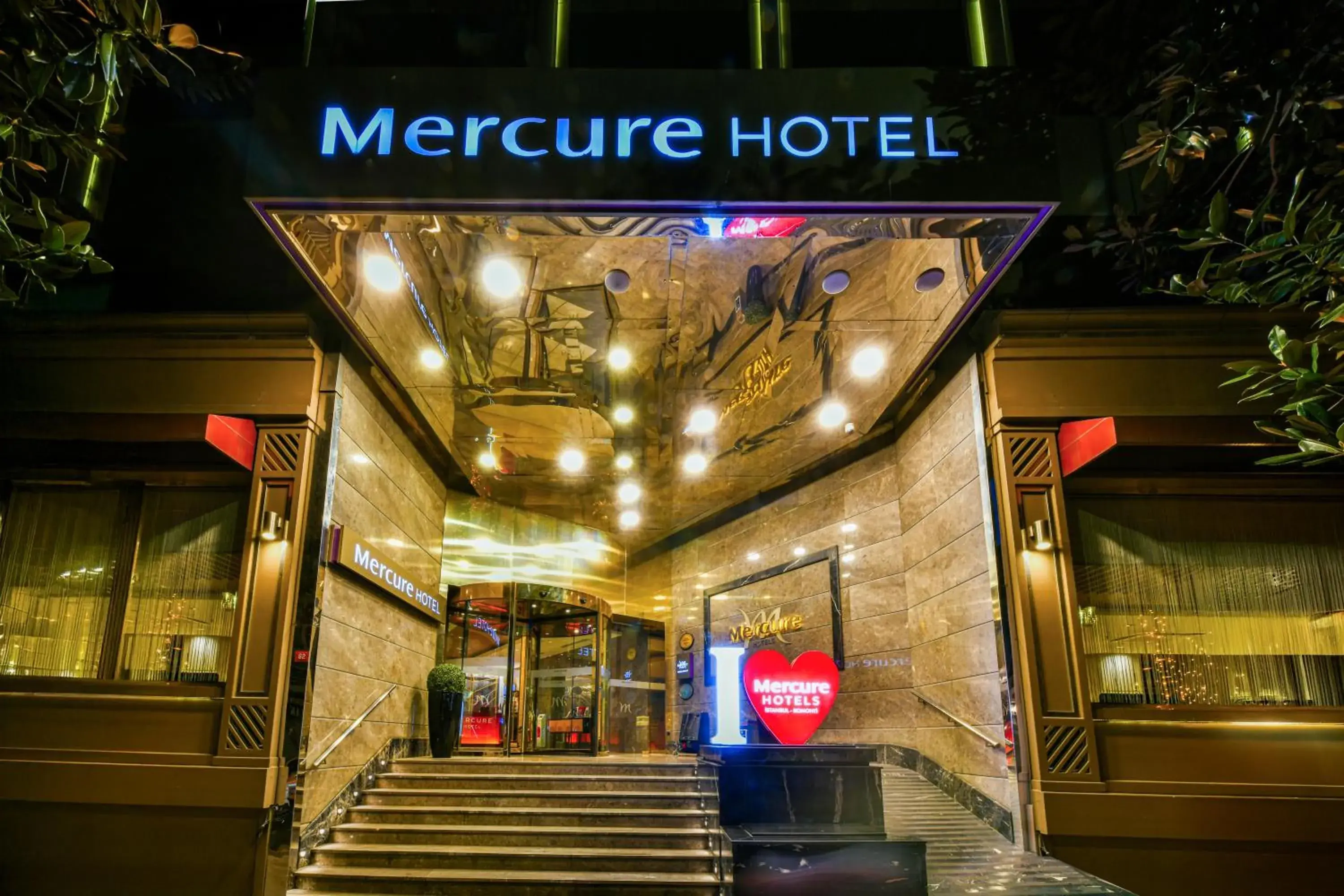 Facade/entrance in Mercure Istanbul Bomonti Facade/entrance in Mercure Istanbul Bomonti