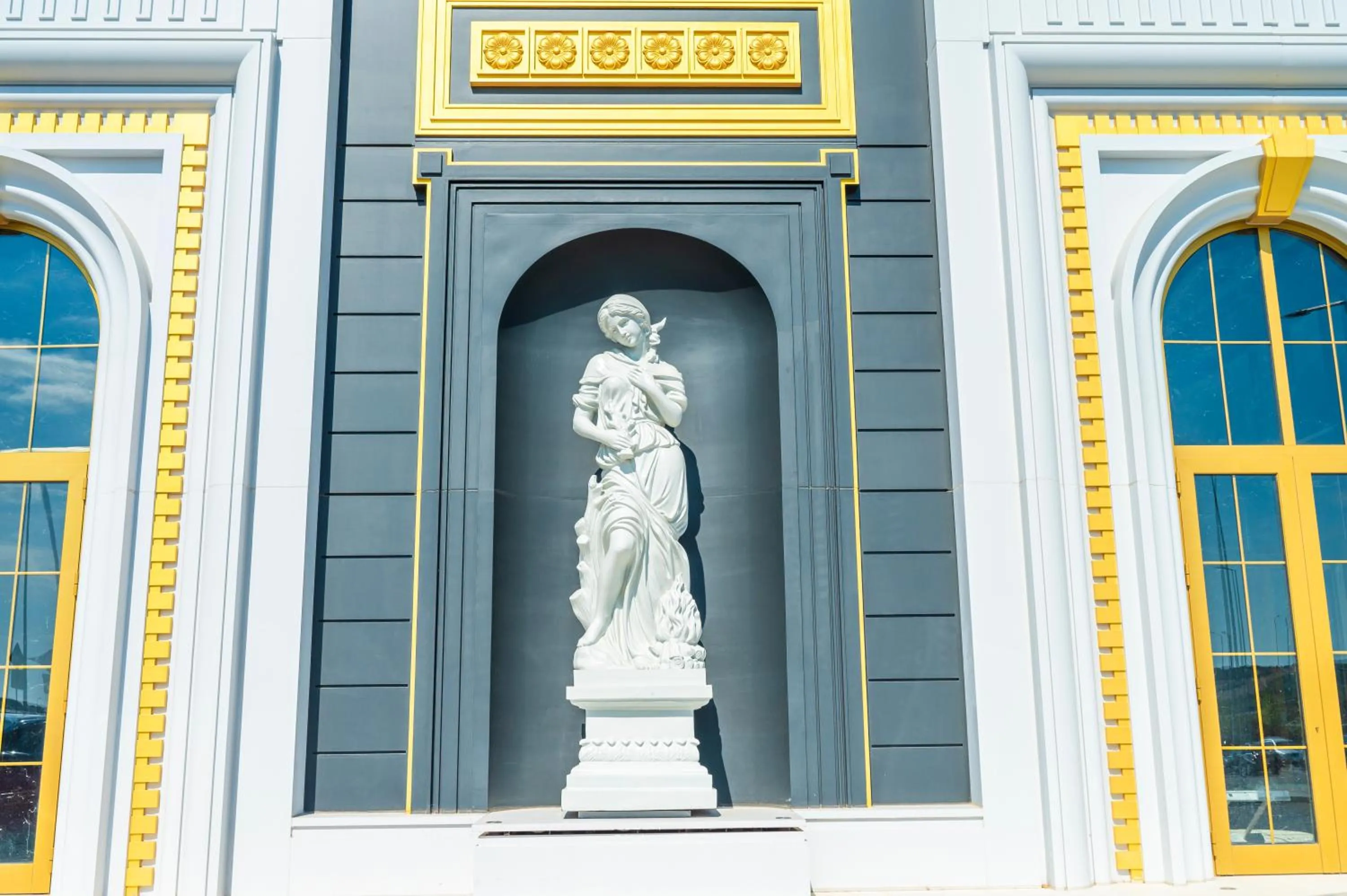 GoldenEye Hotel & Casino