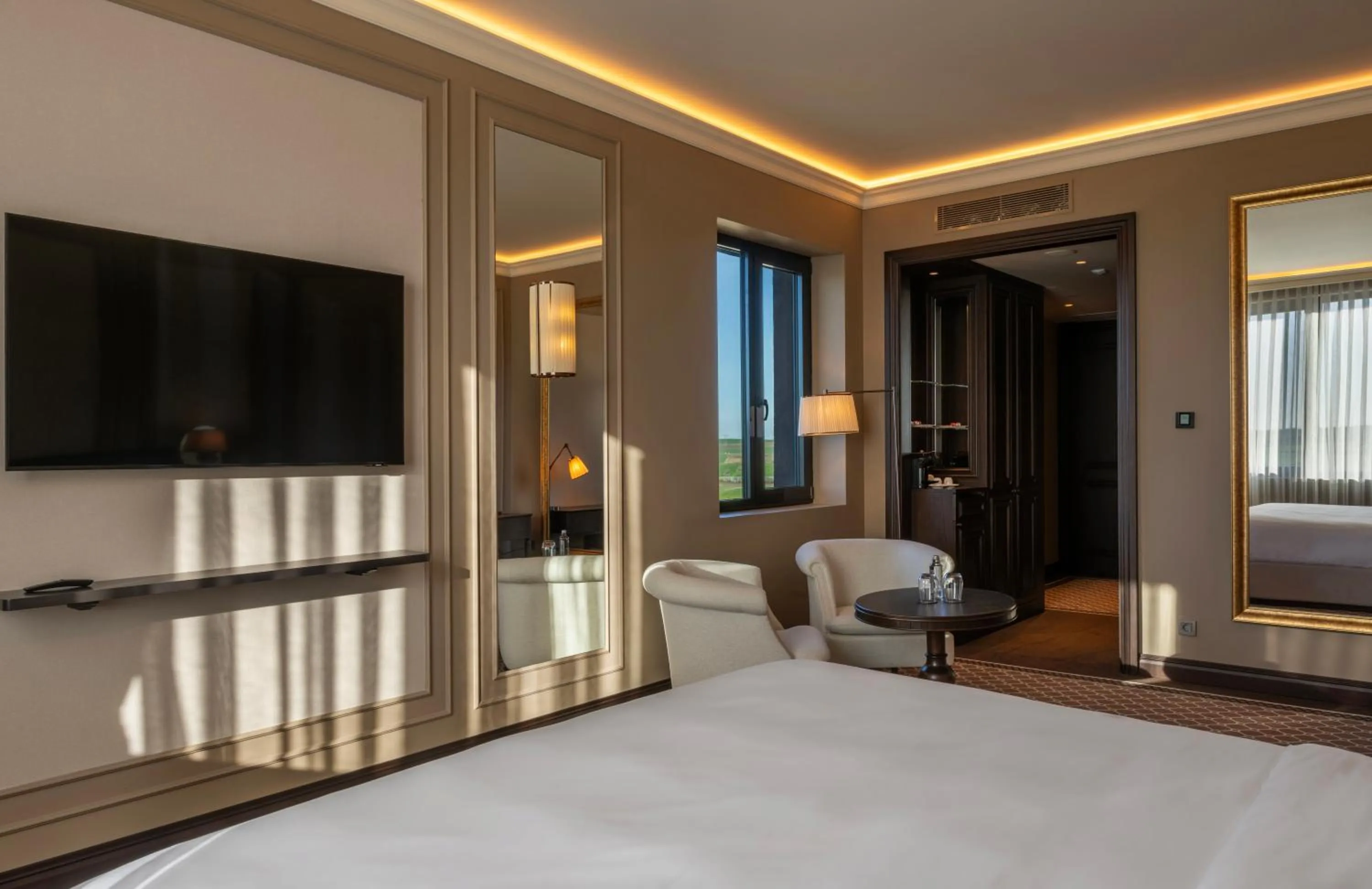 Bed in GoldenEye Hotel & Casino