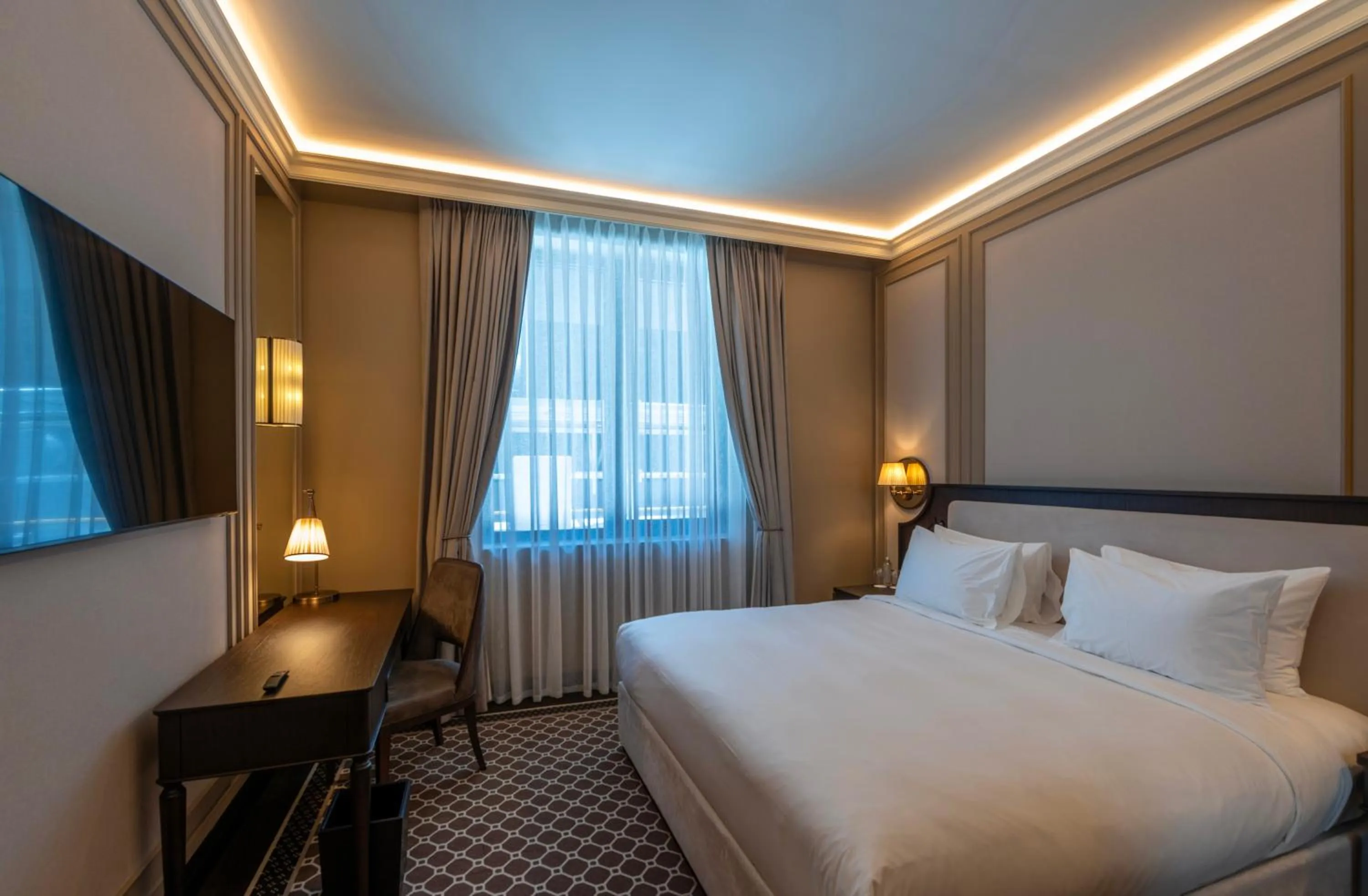 Bed in GoldenEye Hotel & Casino