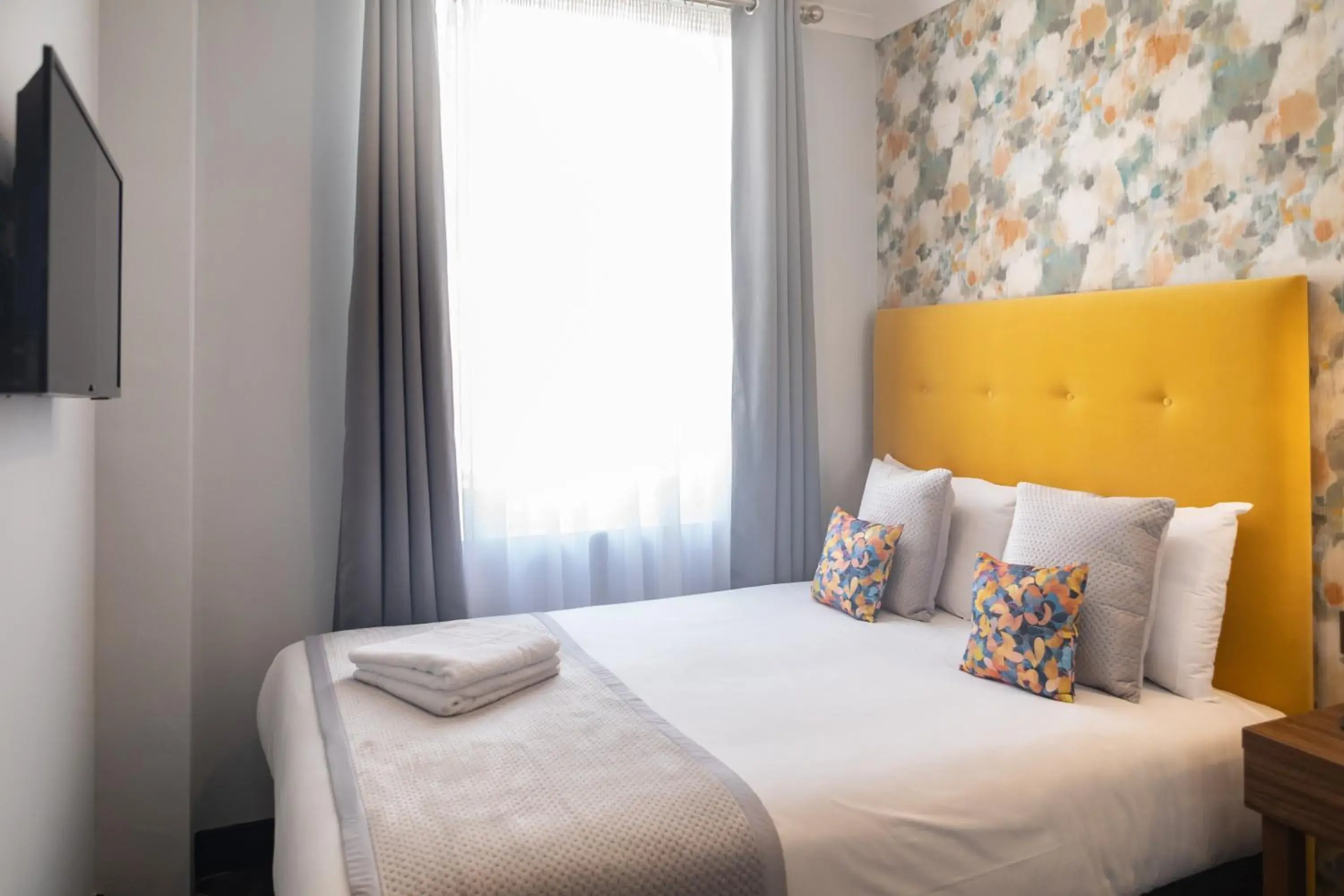 Bed in Paddington Park Hotel Bed in Paddington Park Hotel