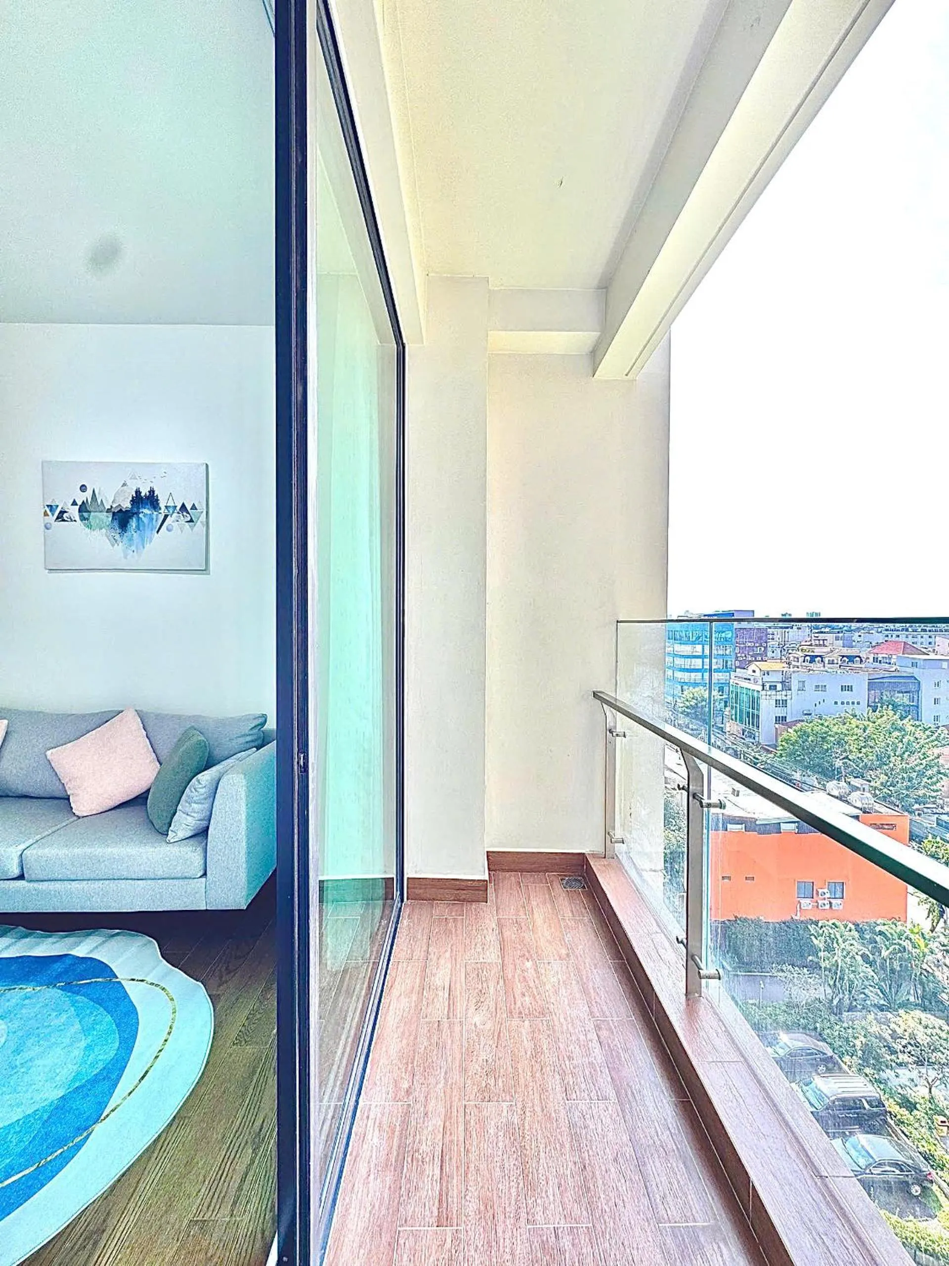 Homie's Dedge Thao Dien Luxury Apartment