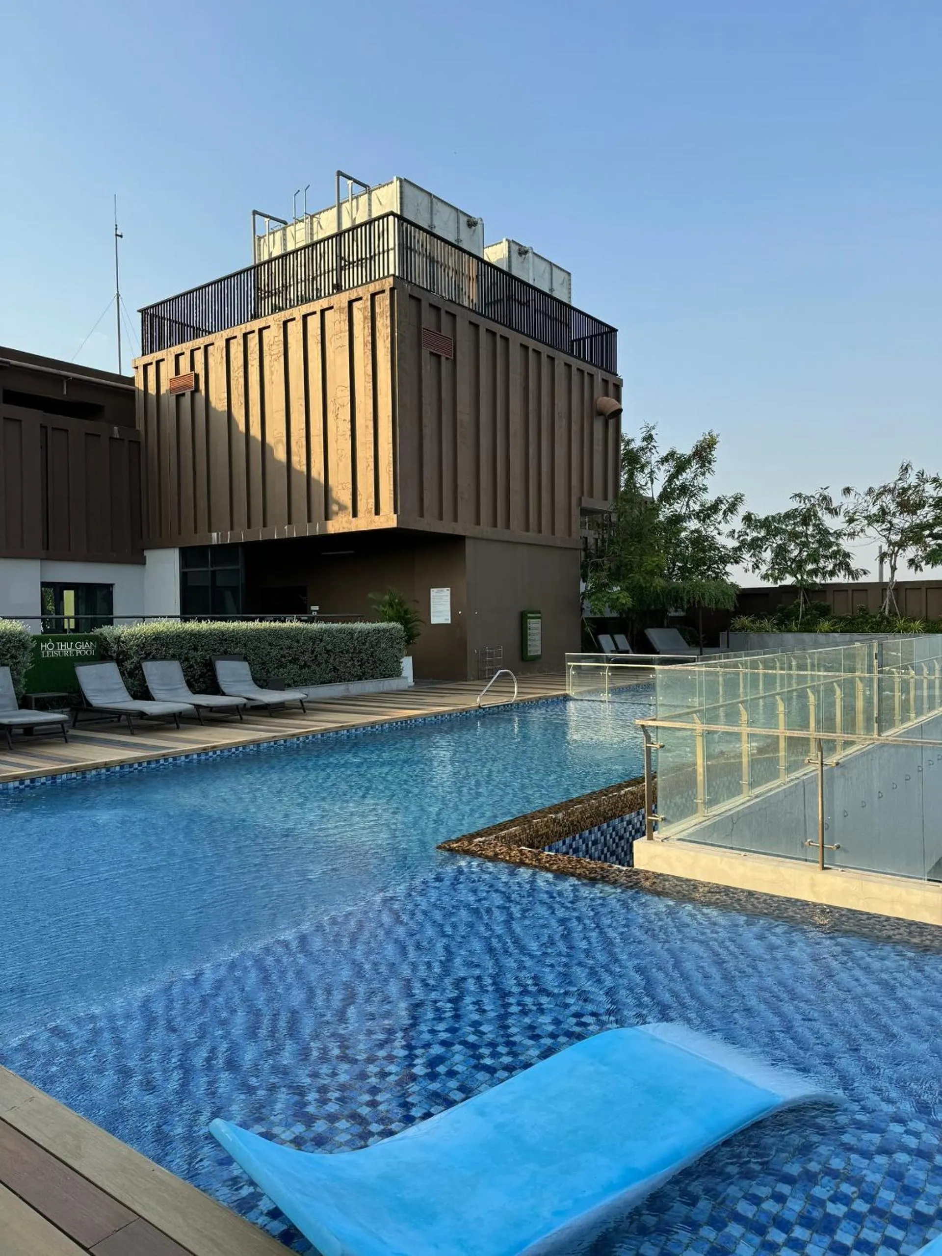 Swimming pool in Homie's Dedge Thao Dien Luxury Apartment
