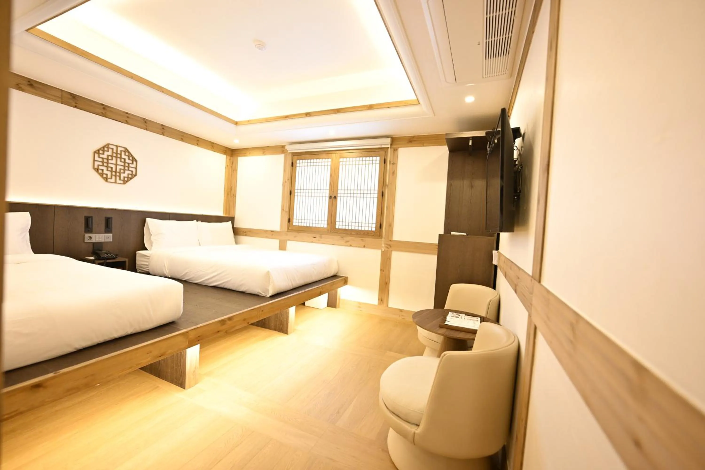 Photo of the whole room, Bed in Hanok Hotel DAAM Seoul