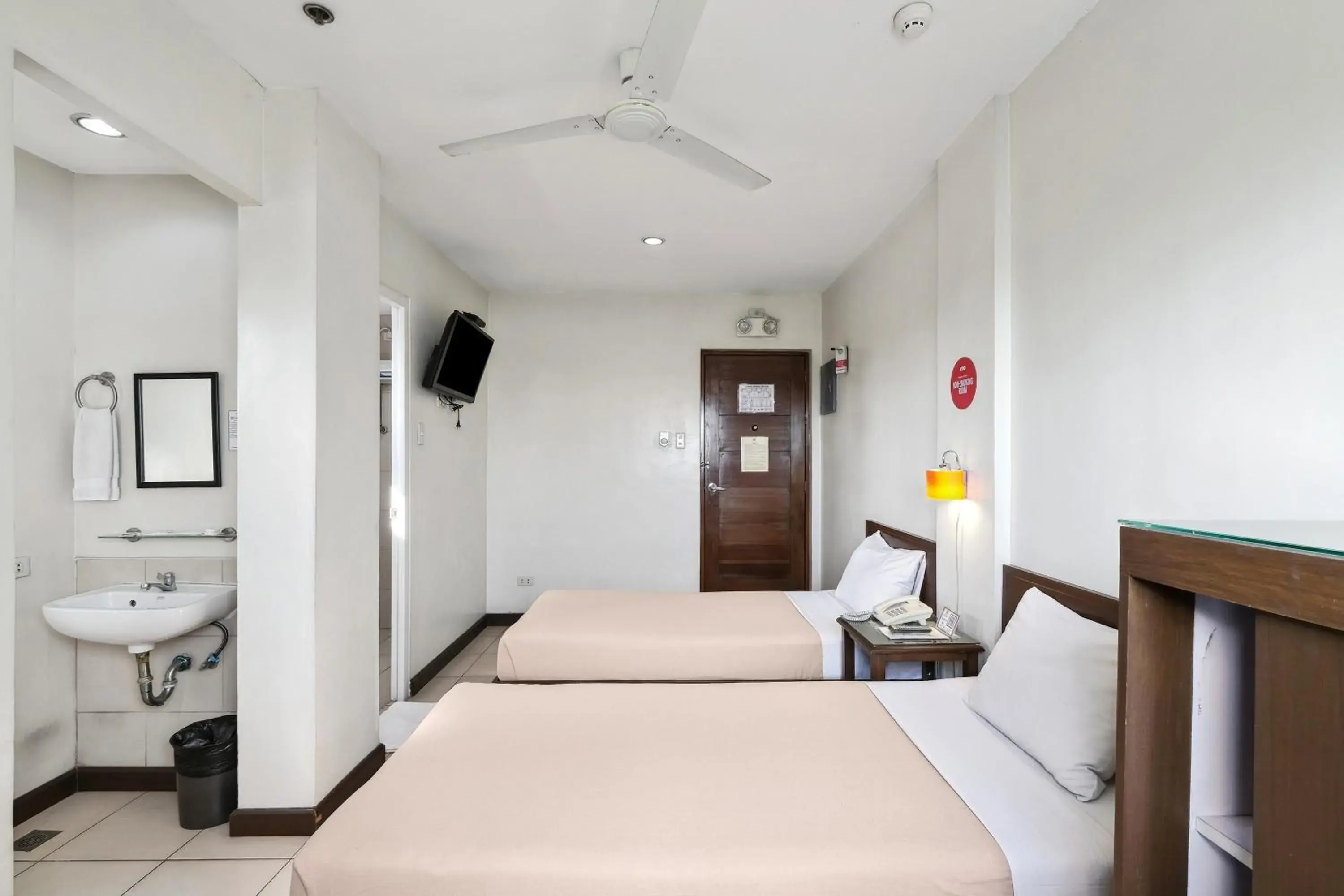 Bed in Governor Forbes Inn - Manila City Center Bed in Governor Forbes Inn - Manila City Center