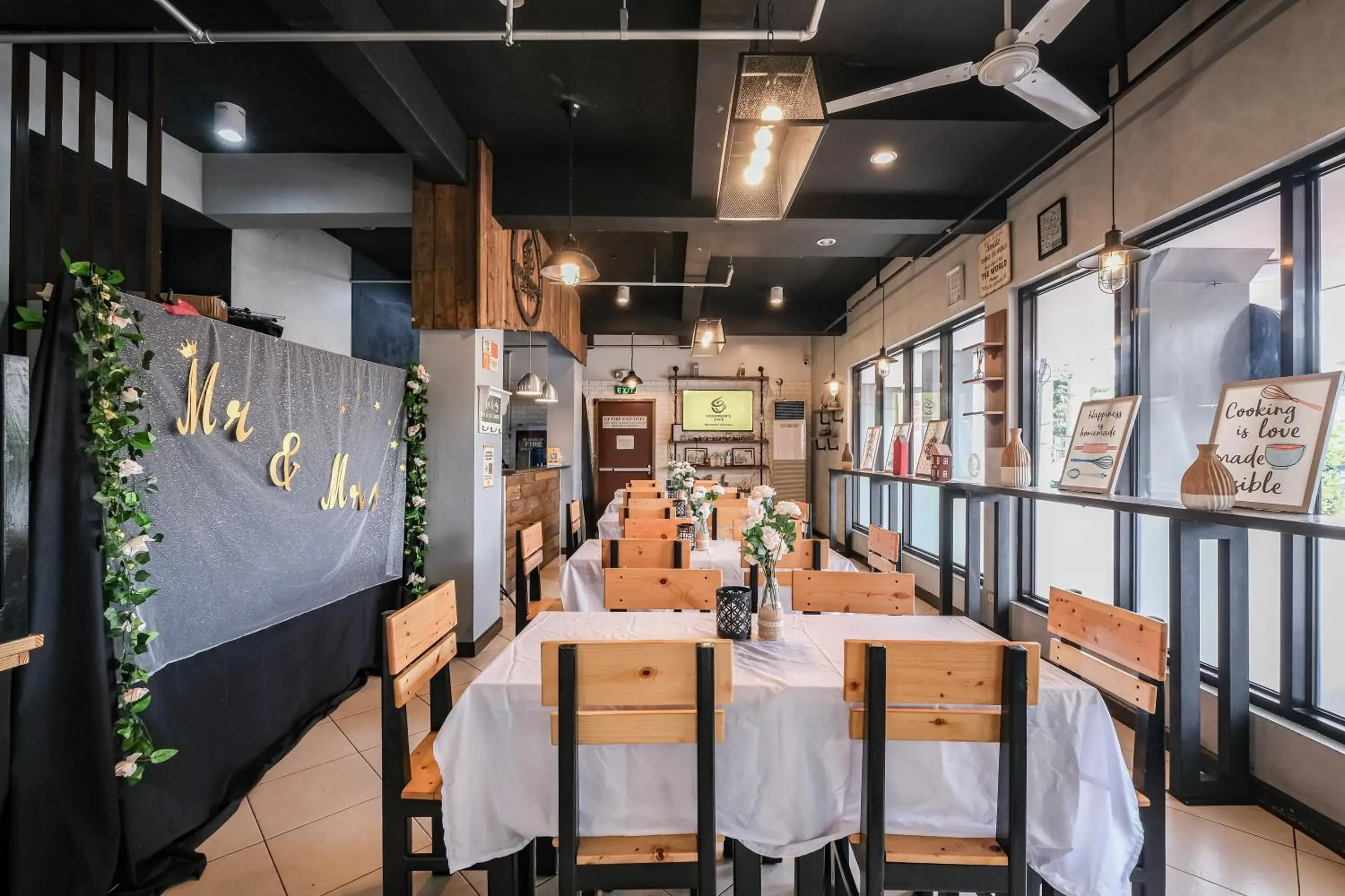 Restaurant/places to eat in Governor Forbes Inn - Manila City Center Restaurant/places to eat in Governor Forbes Inn - Manila City Center