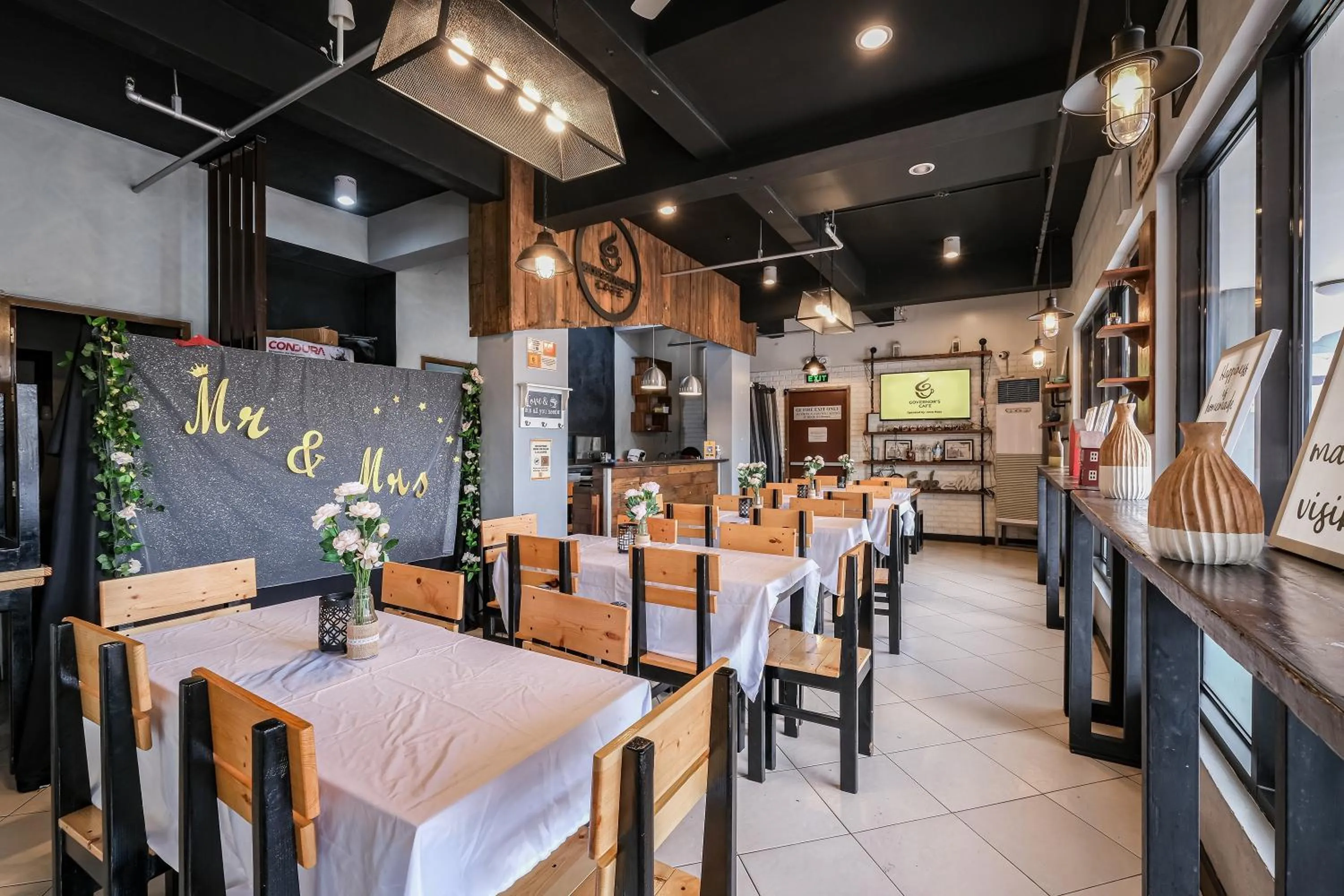 Restaurant/places to eat in Governor Forbes Inn - Manila City Center