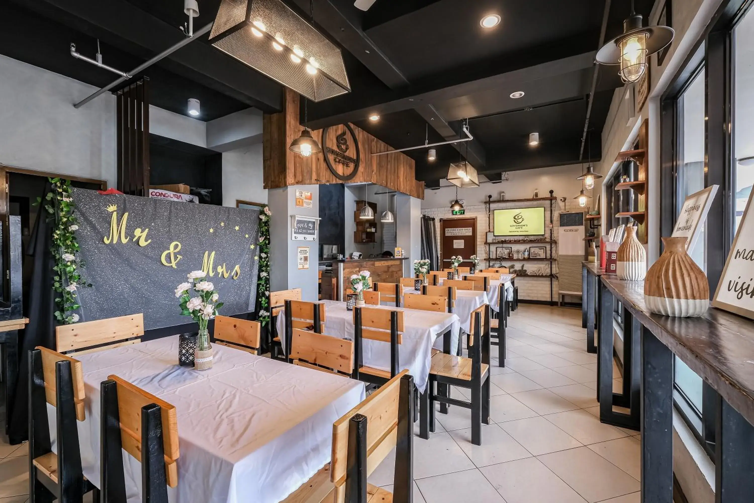 Restaurant/places to eat in Governor Forbes Inn - Manila City Center Restaurant/places to eat in Governor Forbes Inn - Manila City Center