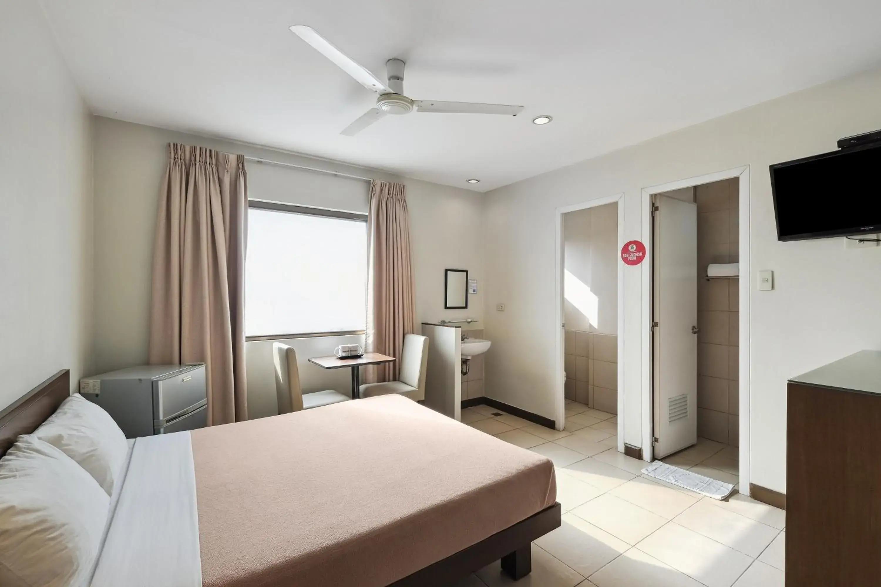 Bed in Governor Forbes Inn - Manila City Center Bed in Governor Forbes Inn - Manila City Center