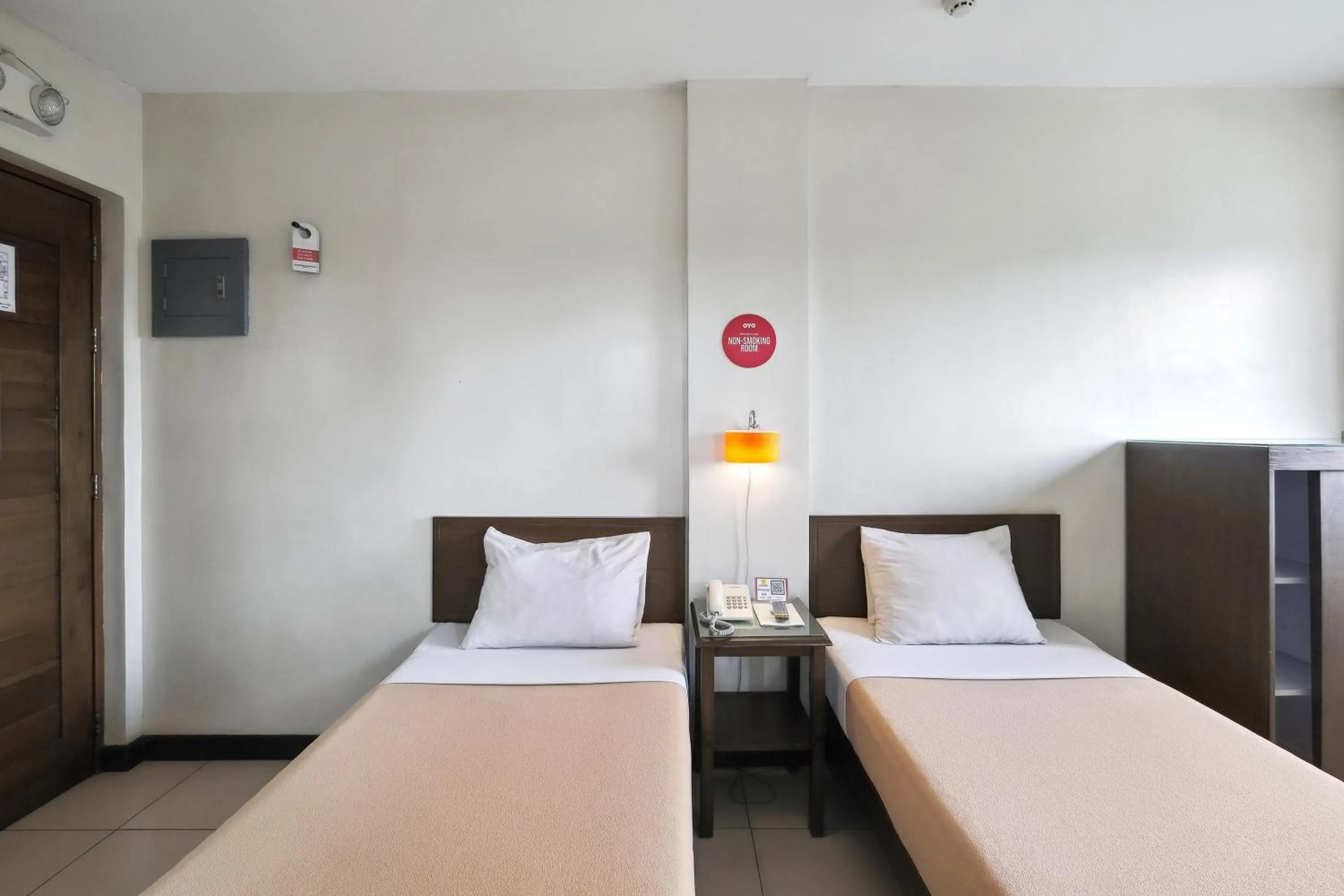 Bed in Governor Forbes Inn - Manila City Center