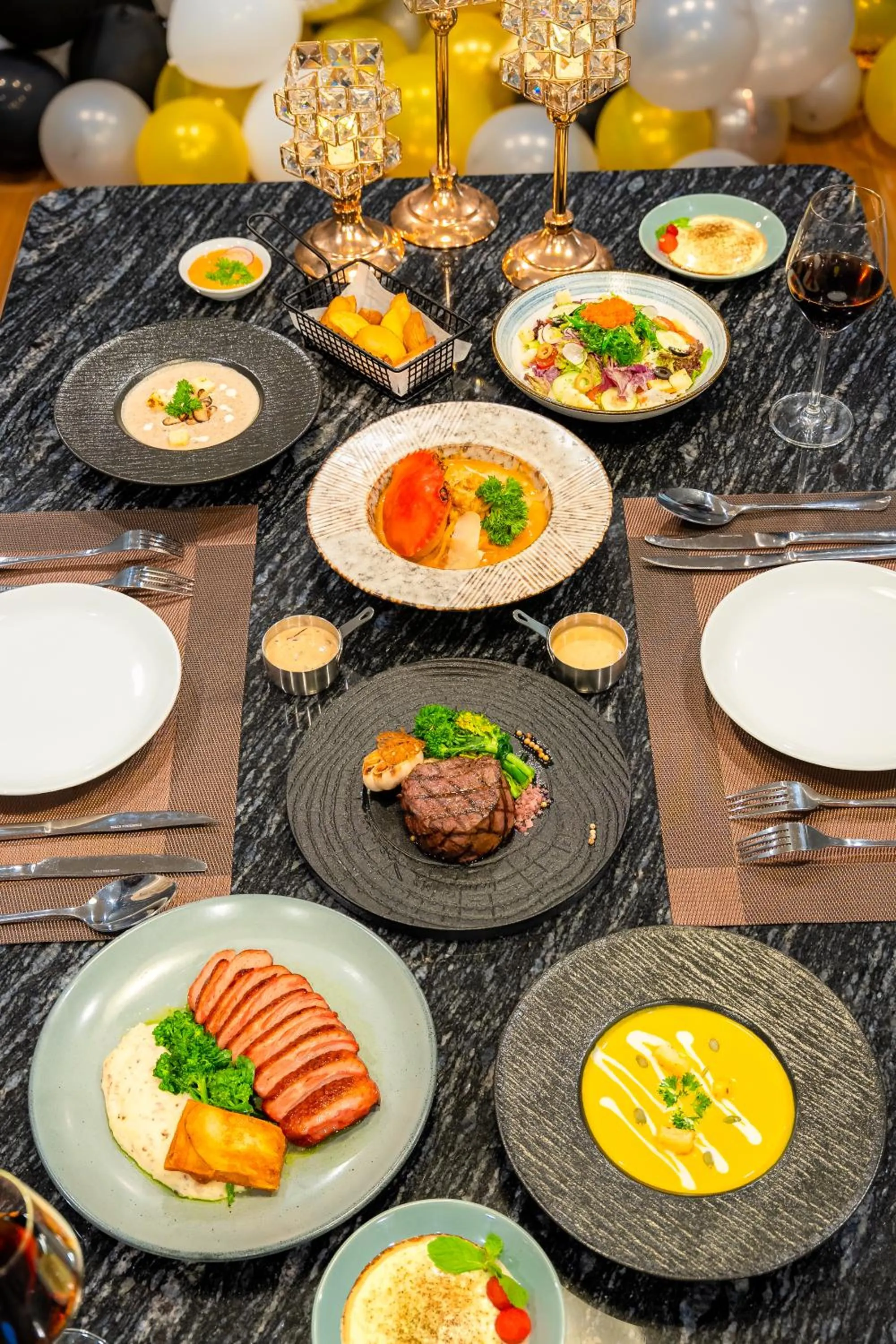 Restaurant/places to eat in Love St - Hanoi Hotel