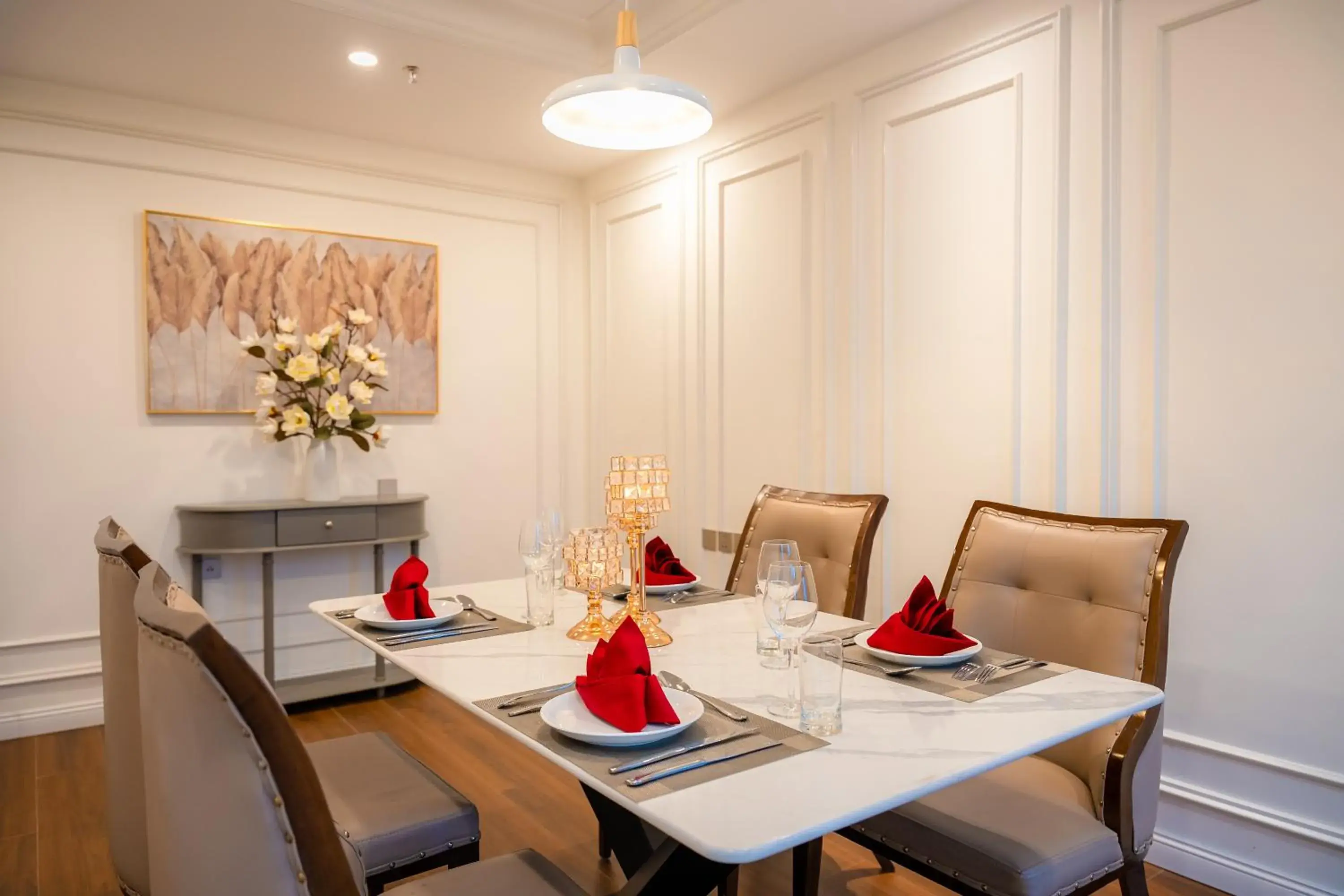 Restaurant/places to eat in Love St - Hanoi Hotel Restaurant/places to eat in Love St - Hanoi Hotel