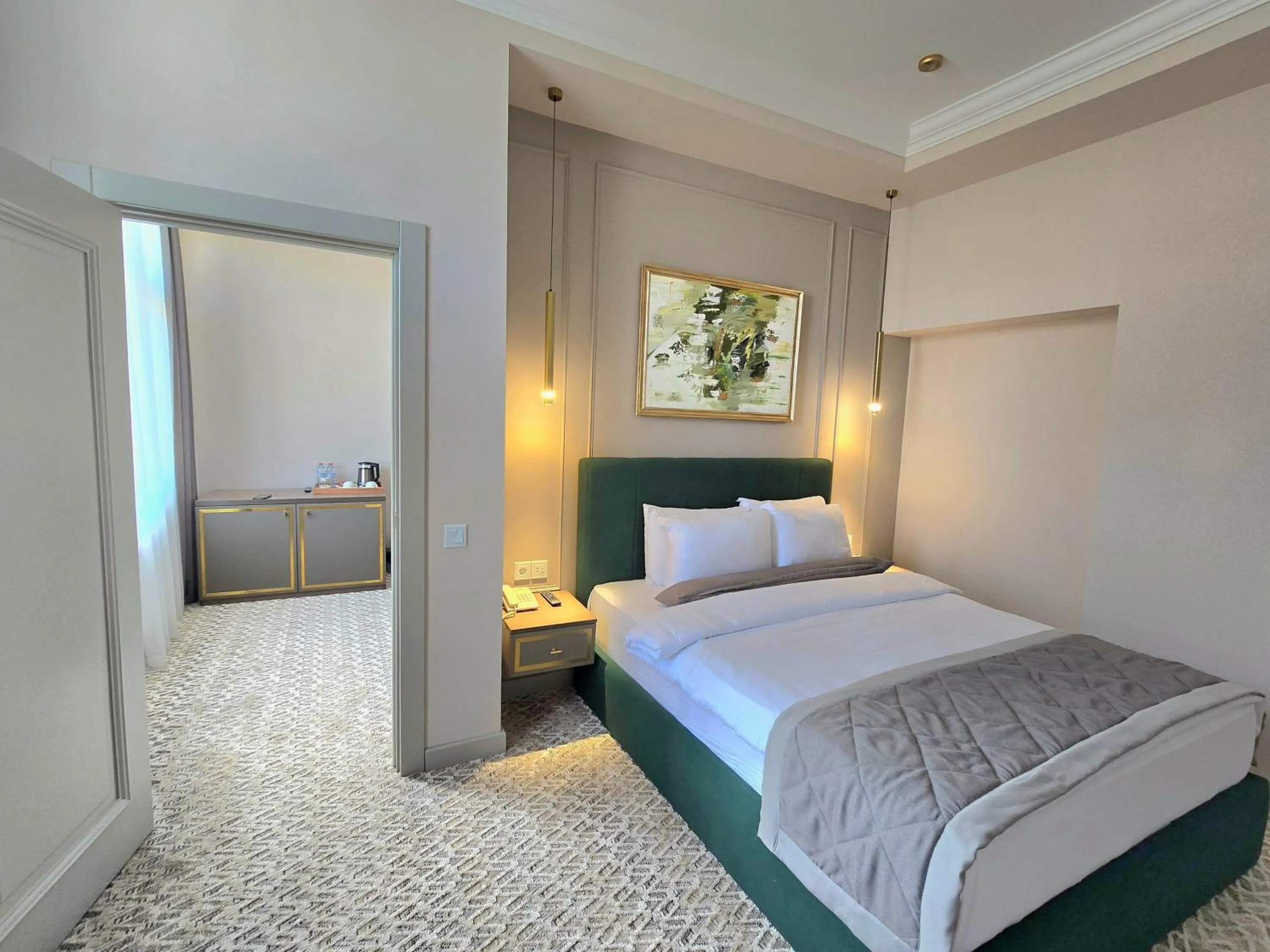 Bed in Maestro Address Hotel