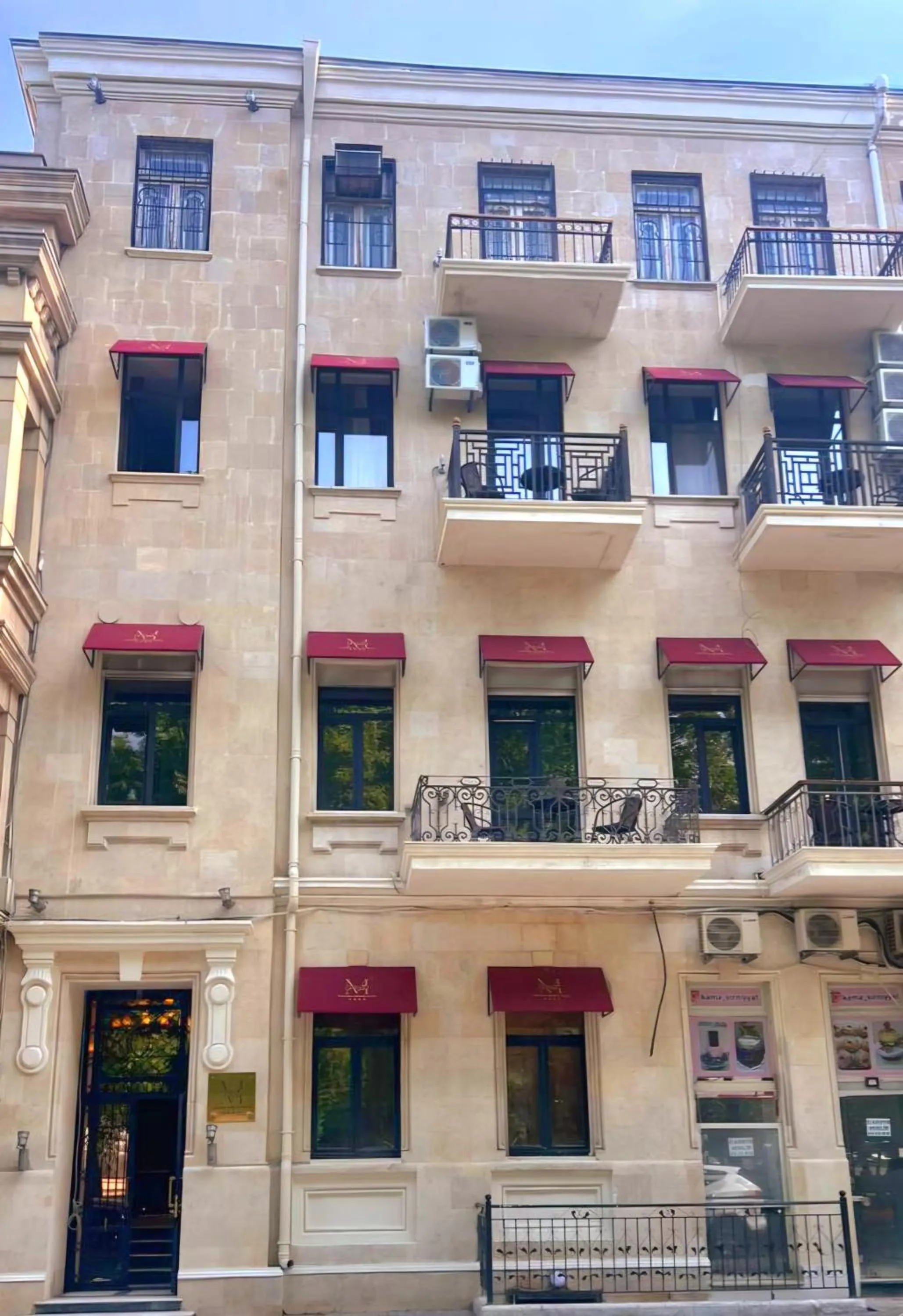 Maestro Address Hotel