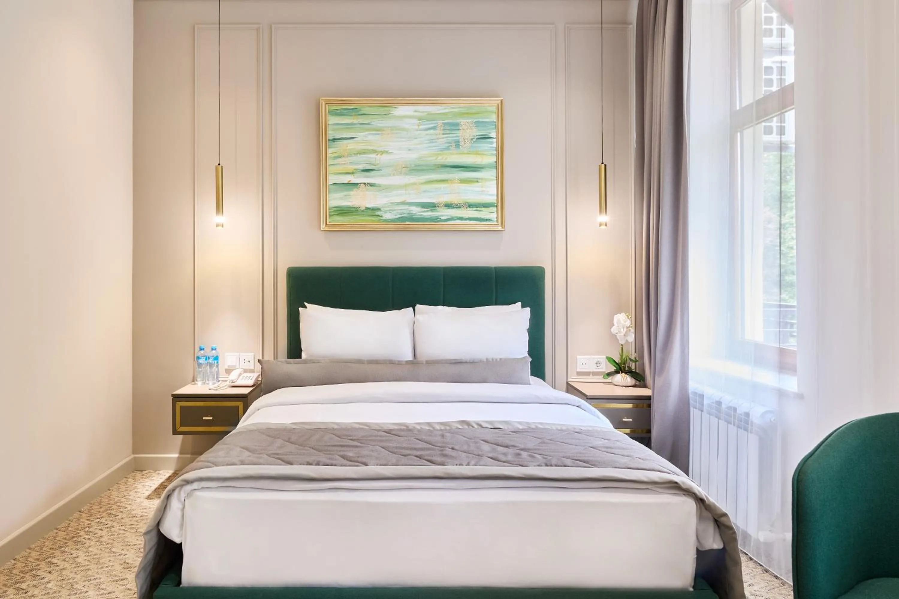 Bed in Maestro Address Hotel