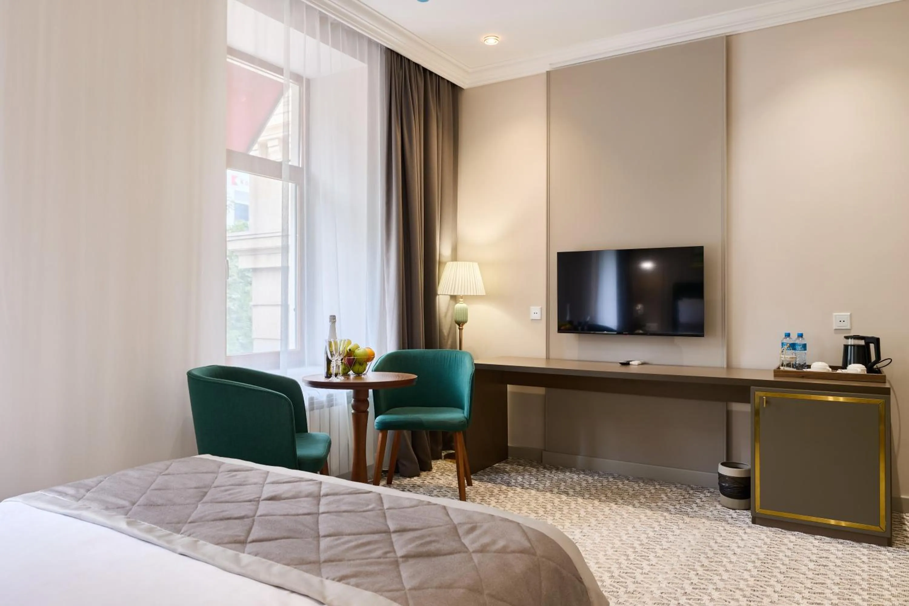 Bed in Maestro Address Hotel