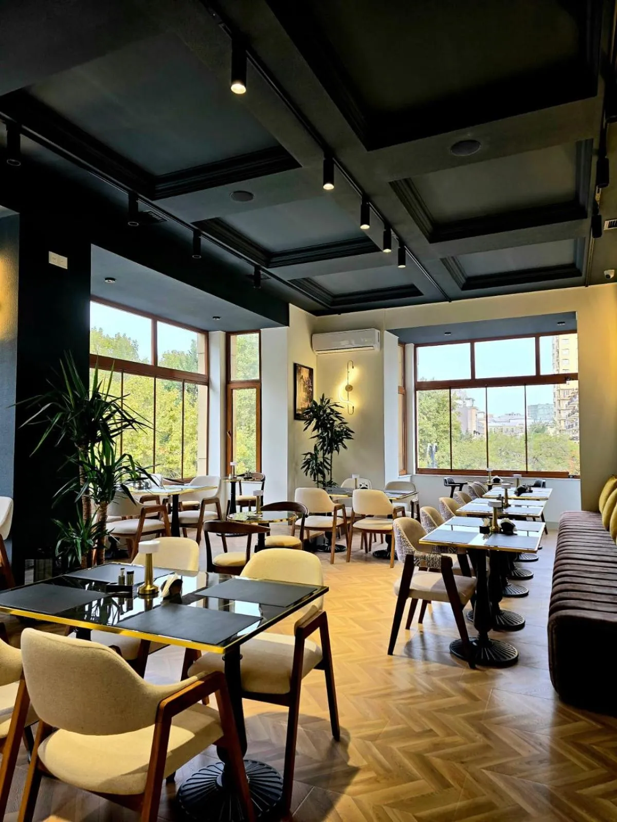 Maestro Address Hotel