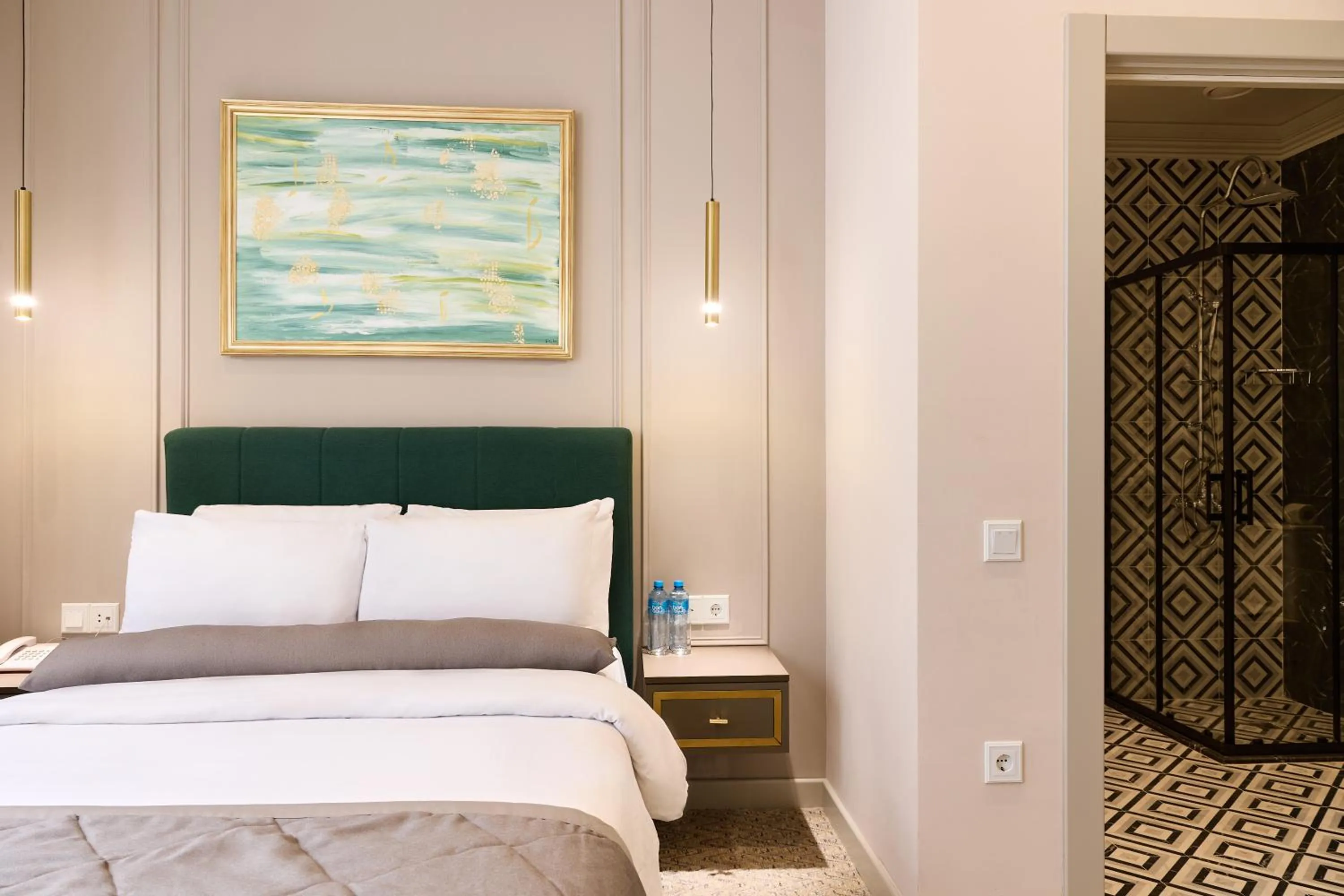 Bed in Maestro Address Hotel