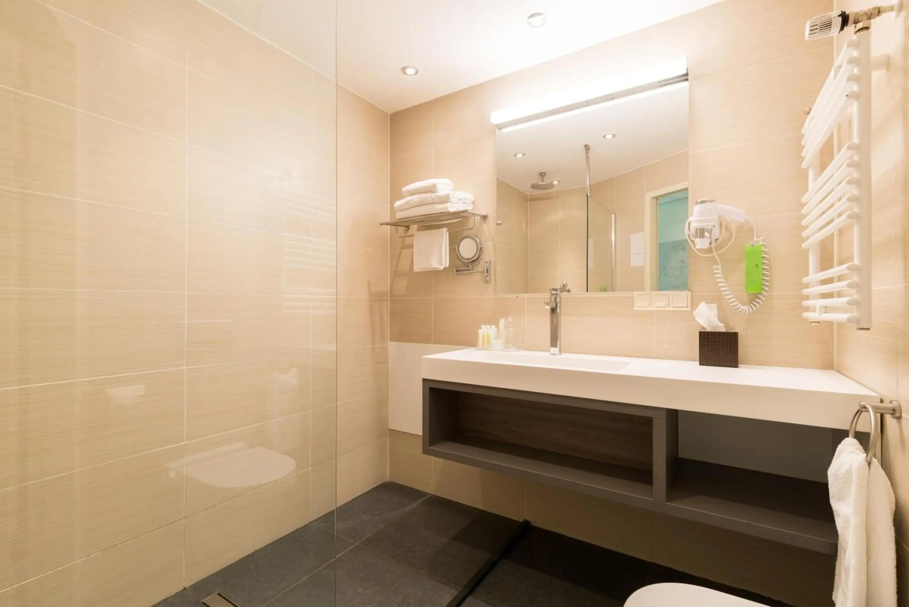 Bathroom in Fletcher Hotel-Restaurant Jagershorst-Eindhoven Bathroom in Fletcher Hotel-Restaurant Jagershorst-Eindhoven