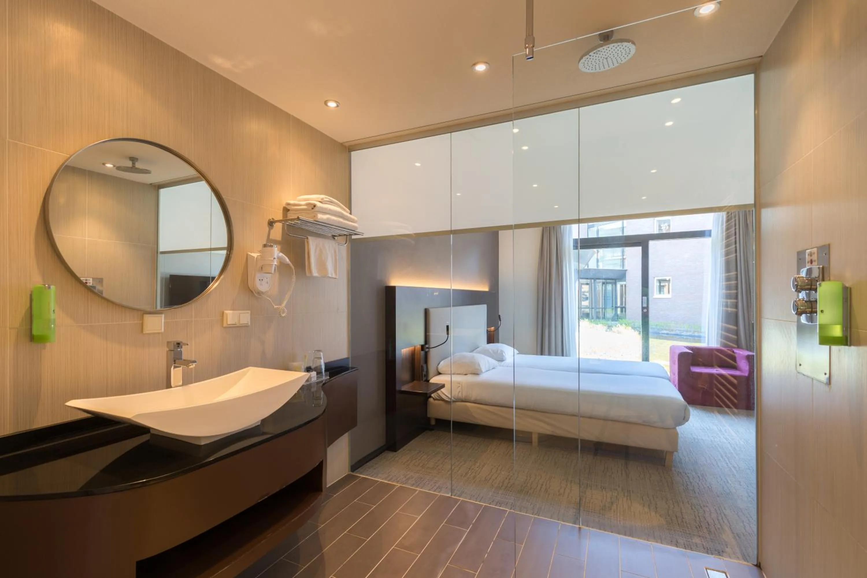 Bathroom, Bed in Fletcher Hotel-Restaurant Jagershorst-Eindhoven