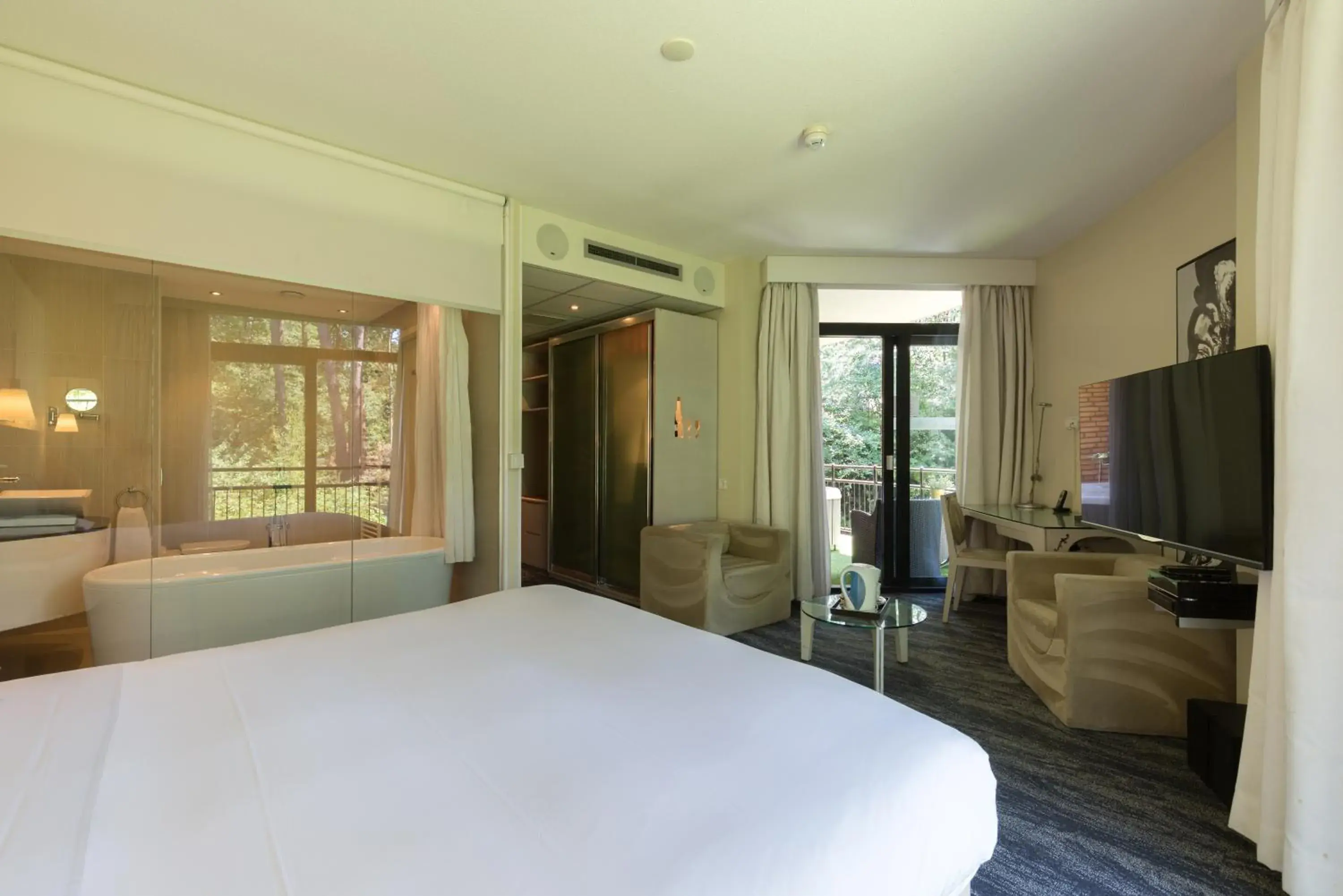 Bedroom, Bed in Fletcher Hotel-Restaurant Jagershorst-Eindhoven Bedroom, Bed in Fletcher Hotel-Restaurant Jagershorst-Eindhoven