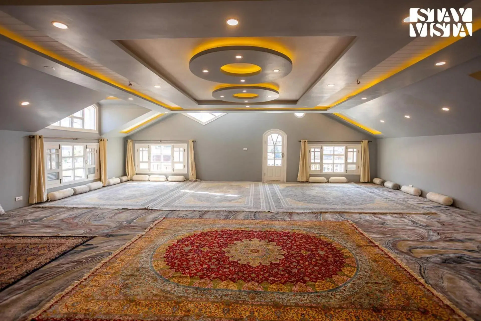 Lobby or reception, Bed in StayVista at Midsummer Moon - Mountain View with Courtyard Lobby or reception, Bed in StayVista at Midsummer Moon - Mountain View with Courtyard