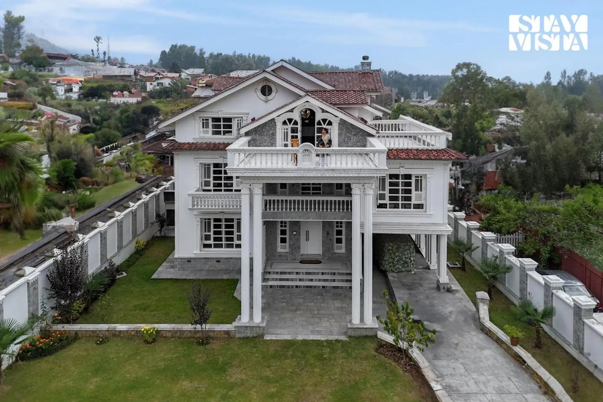 Property building in StayVista at Midsummer Moon - Mountain View with Courtyard Property building in StayVista at Midsummer Moon - Mountain View with Courtyard