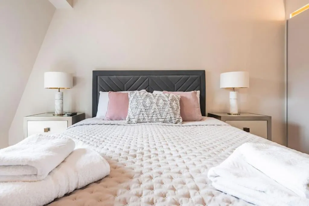 Bed in Marble Arch- Suite 9