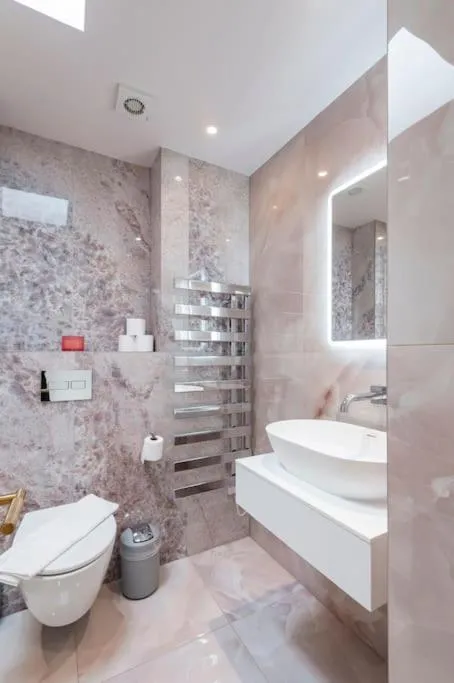 Marble Arch- Suite 9