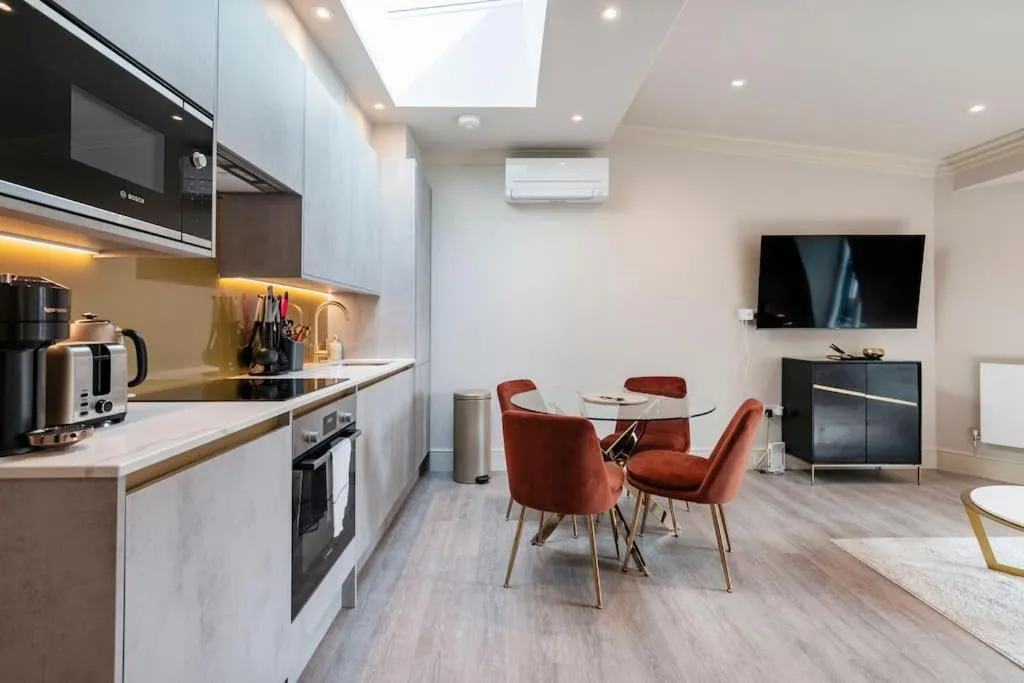 Marble Arch- Suite 9