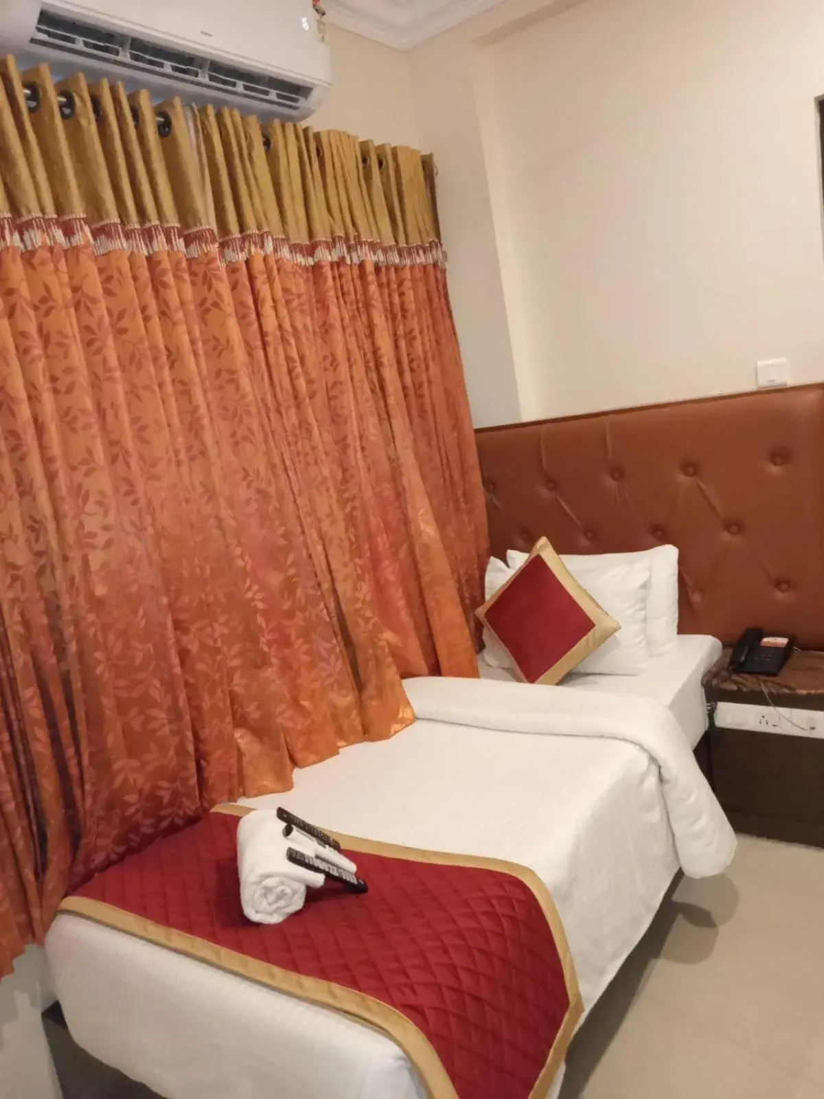 Bed in HOTEL SAHANA CASTLE Bed in HOTEL SAHANA CASTLE