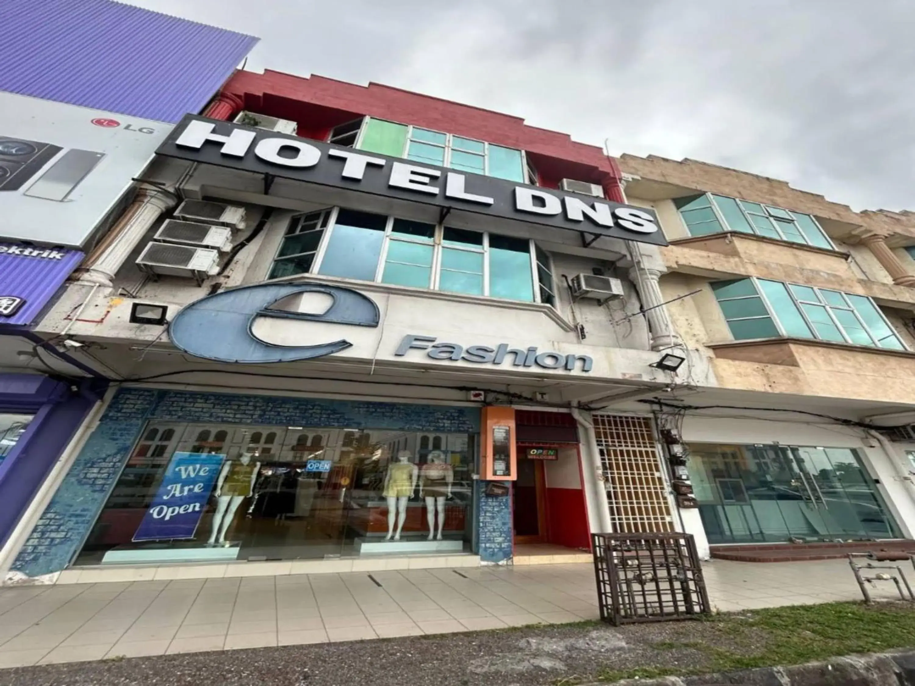 OYO 90950 Hotel Dns OYO 90950 Hotel Dns