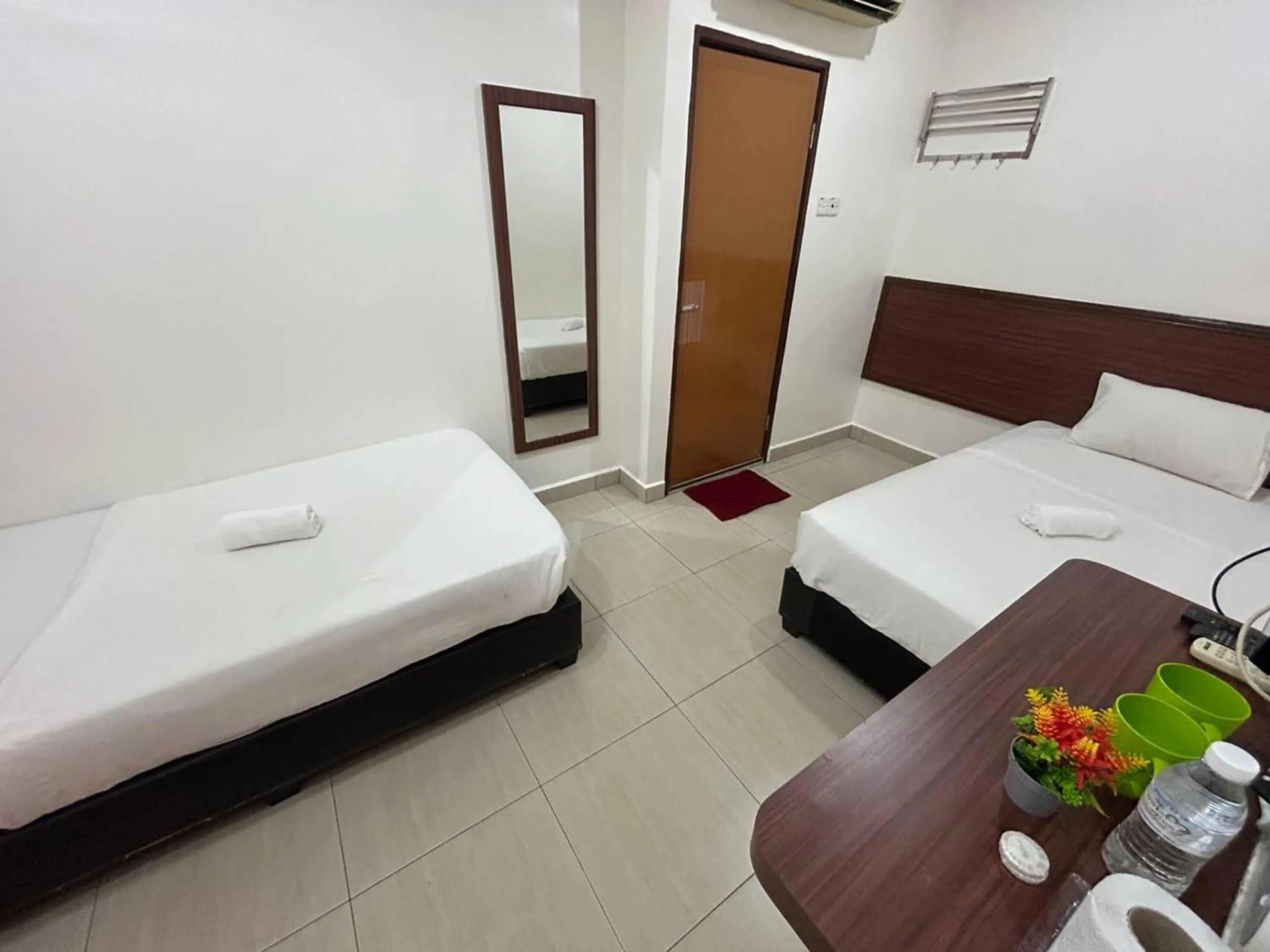 Bedroom in OYO 90950 Hotel Dns