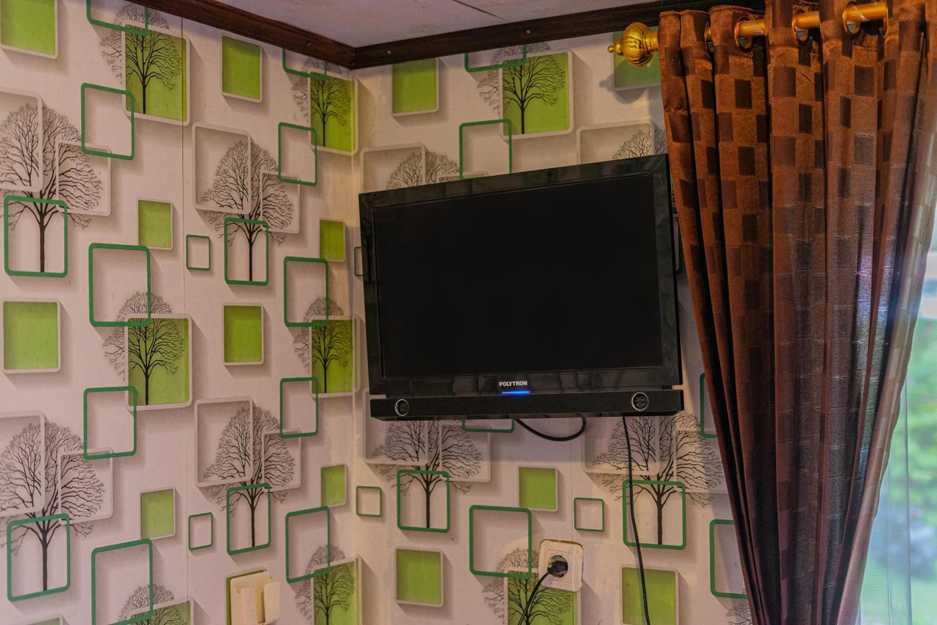 TV and multimedia in Puncak Rinjani Lodge