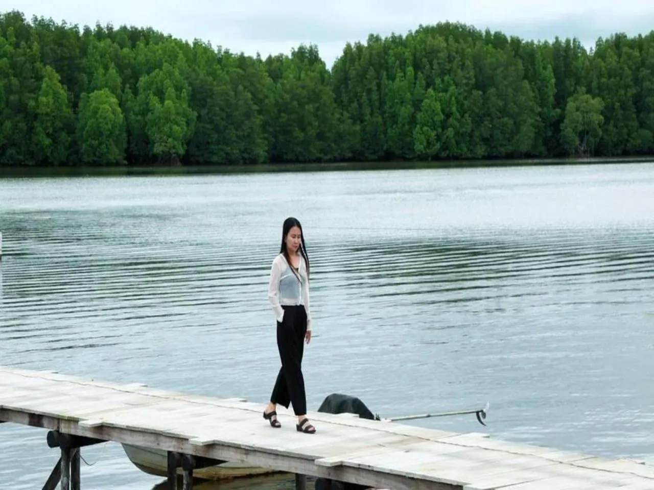 People in Nov Koh Kong Resort