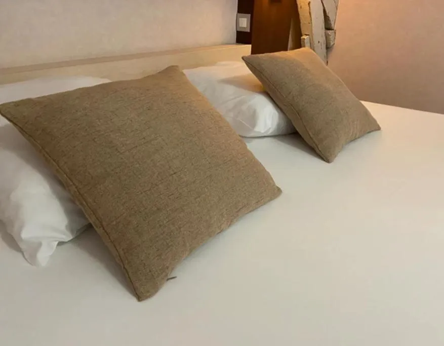 Bed in Logis Hôtel La ferme du Blanchot