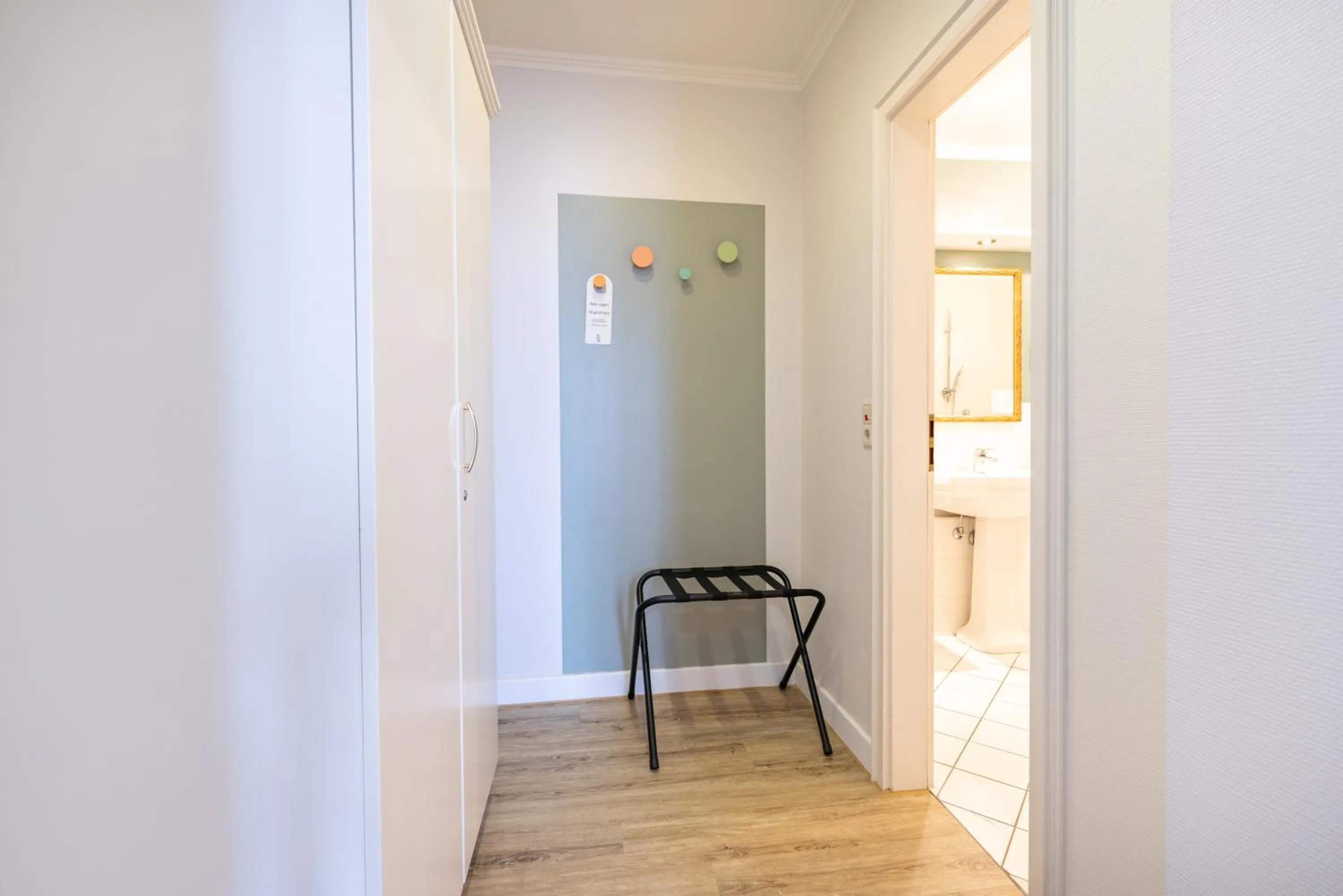 wardrobe in Garner Hotel Post Aschaffenburg by IHG