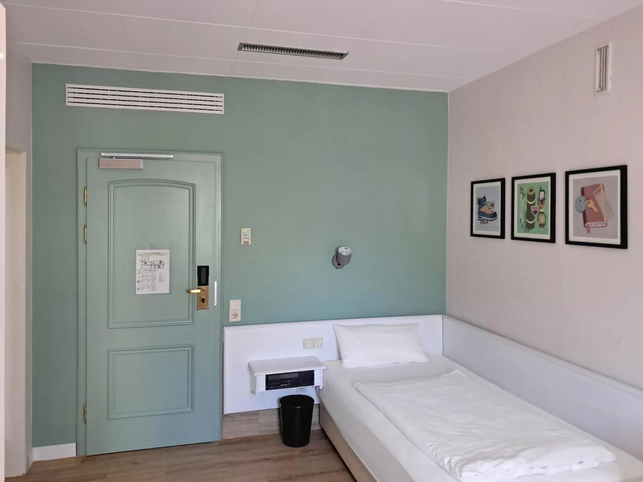 Photo of the whole room, Bed in Garner Hotel Post Aschaffenburg by IHG