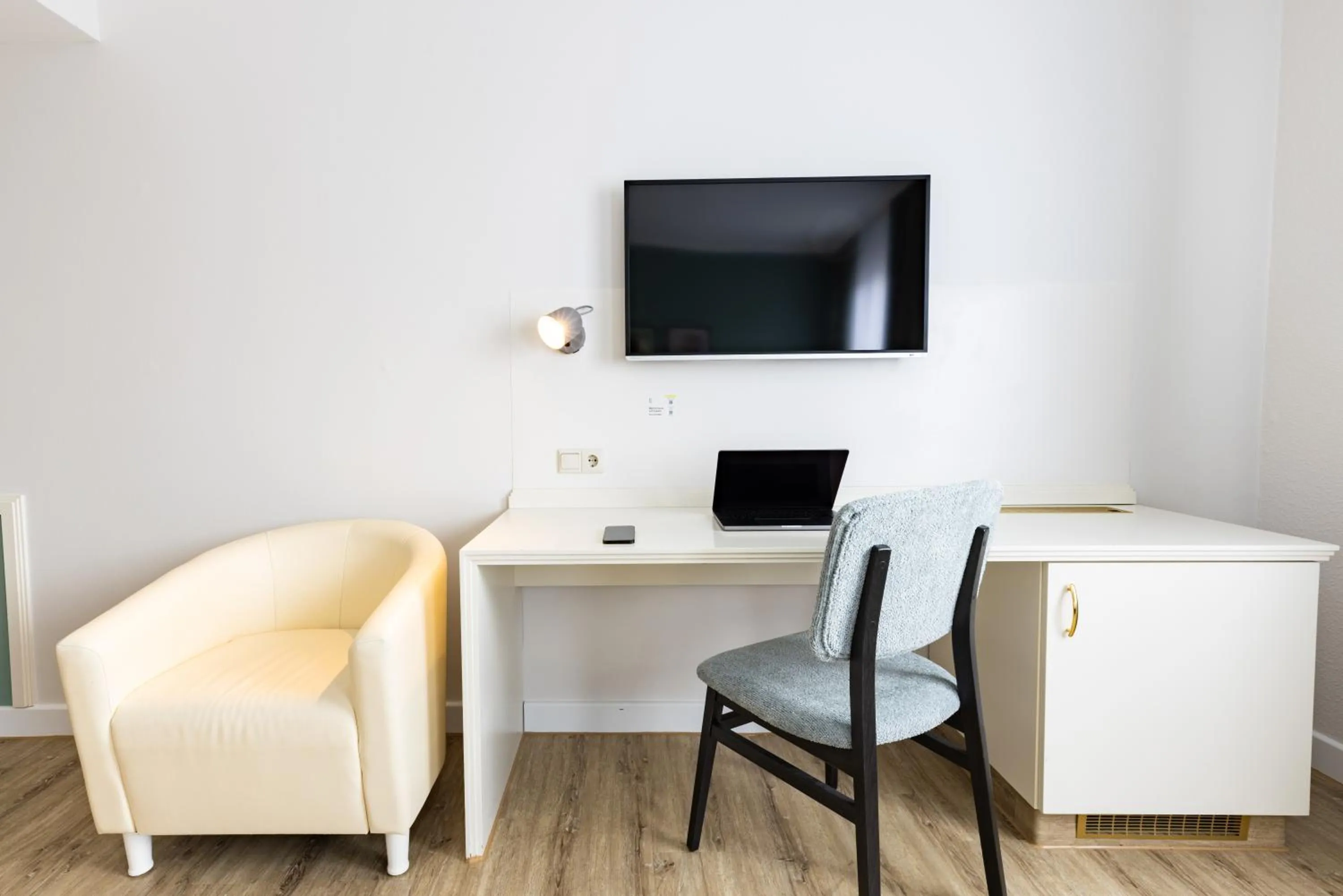 TV and multimedia in Garner Hotel Post Aschaffenburg by IHG