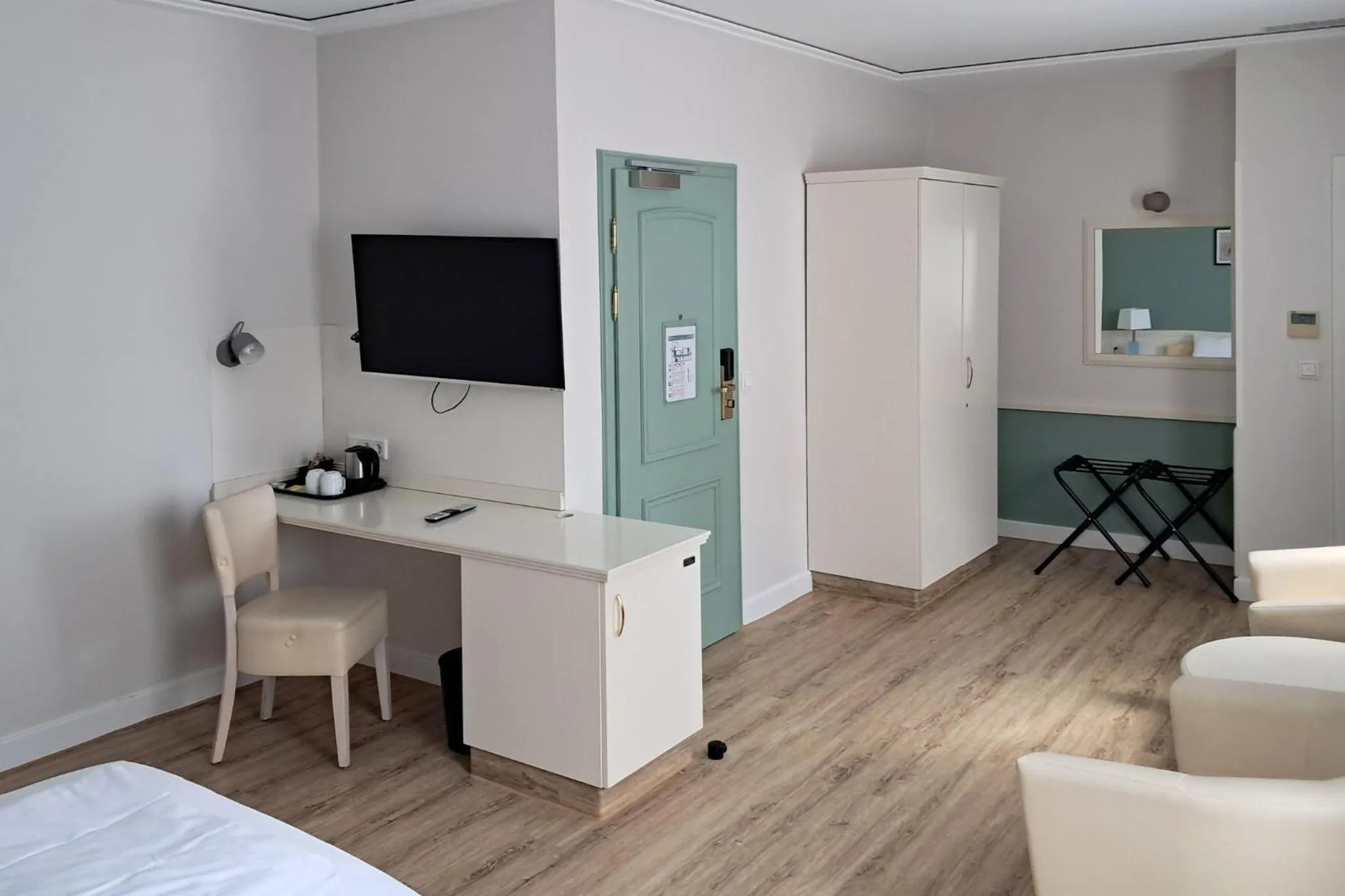 Photo of the whole room, Bed in Garner Hotel Post Aschaffenburg by IHG